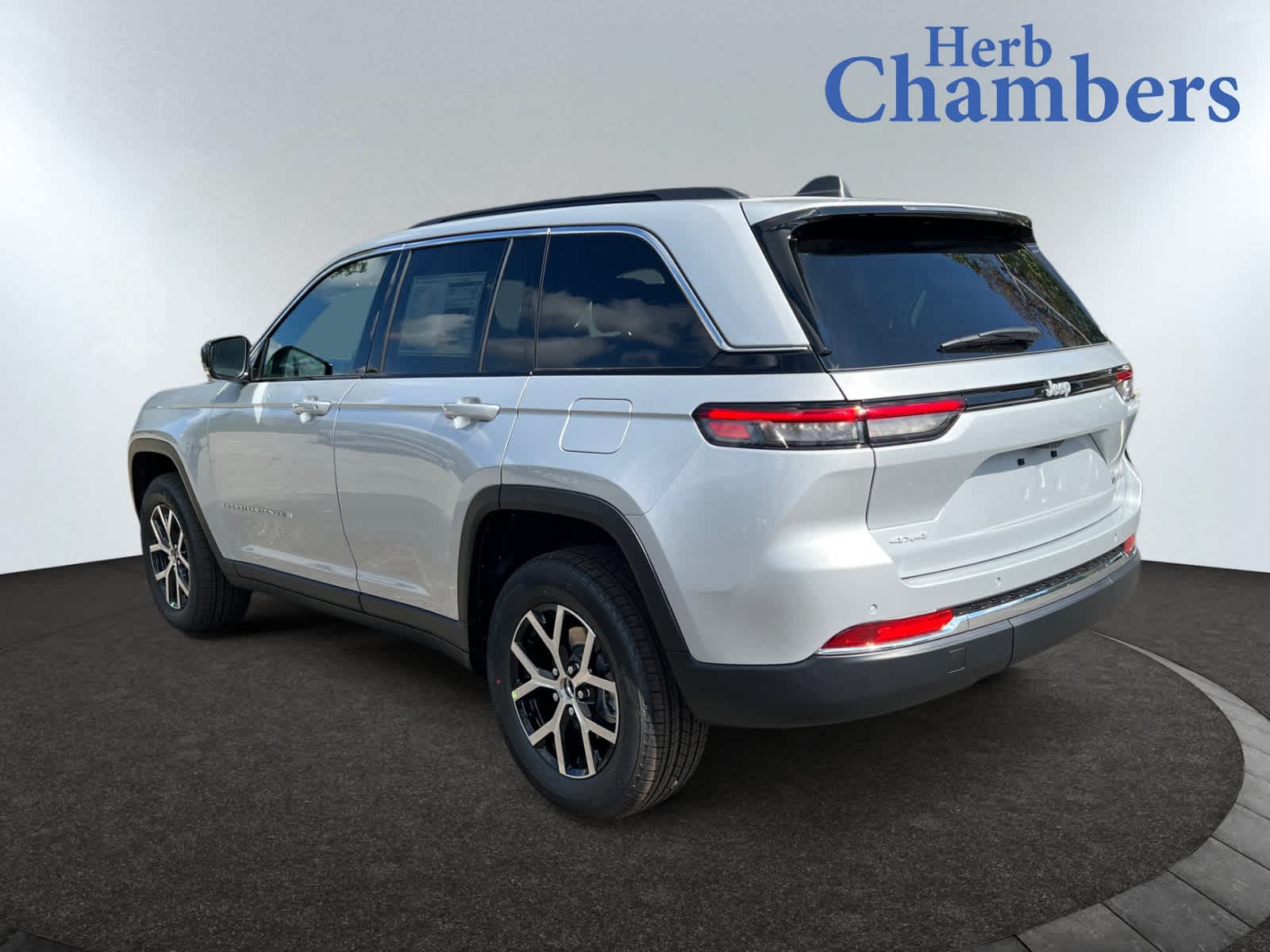 2025 Jeep Grand Cherokee Limited photo 2