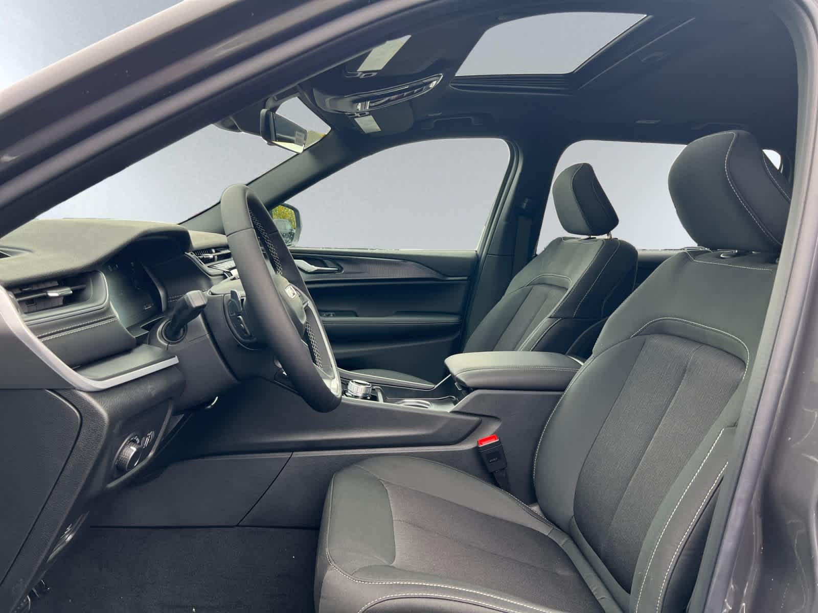 new 2025 Jeep Grand Cherokee car, priced at $43,070