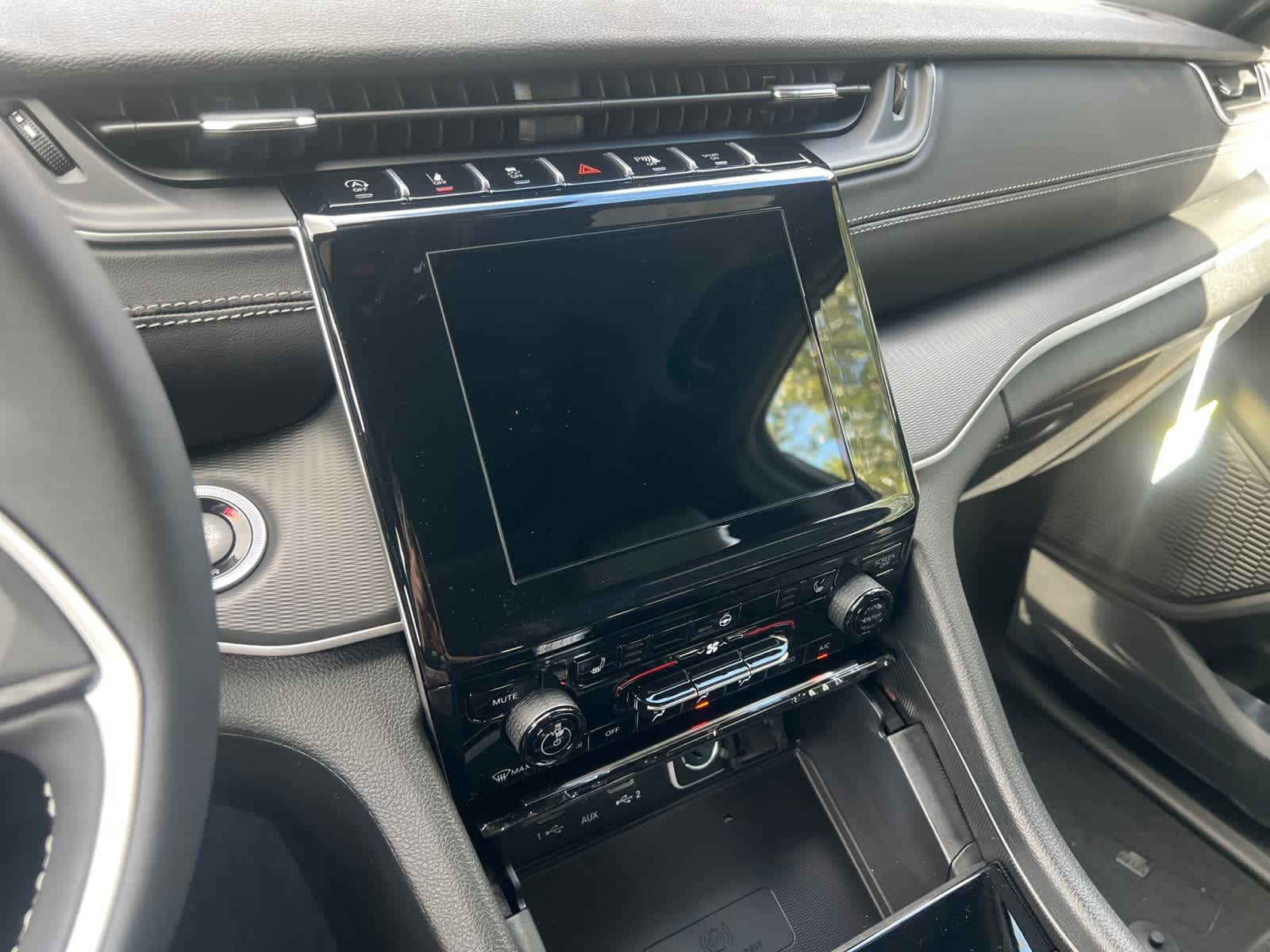 new 2025 Jeep Grand Cherokee car, priced at $44,180