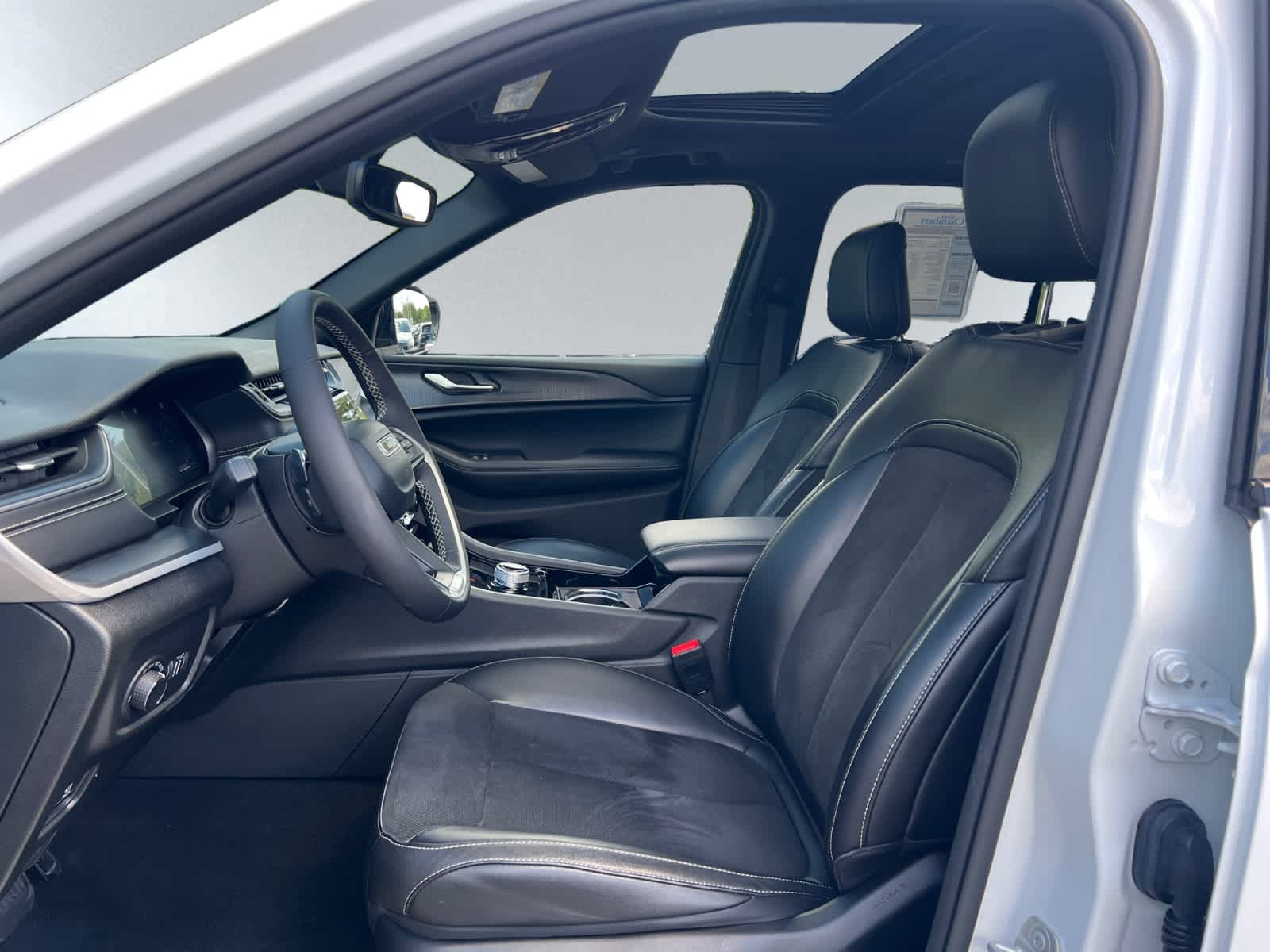 used 2023 Jeep Grand Cherokee car, priced at $34,297