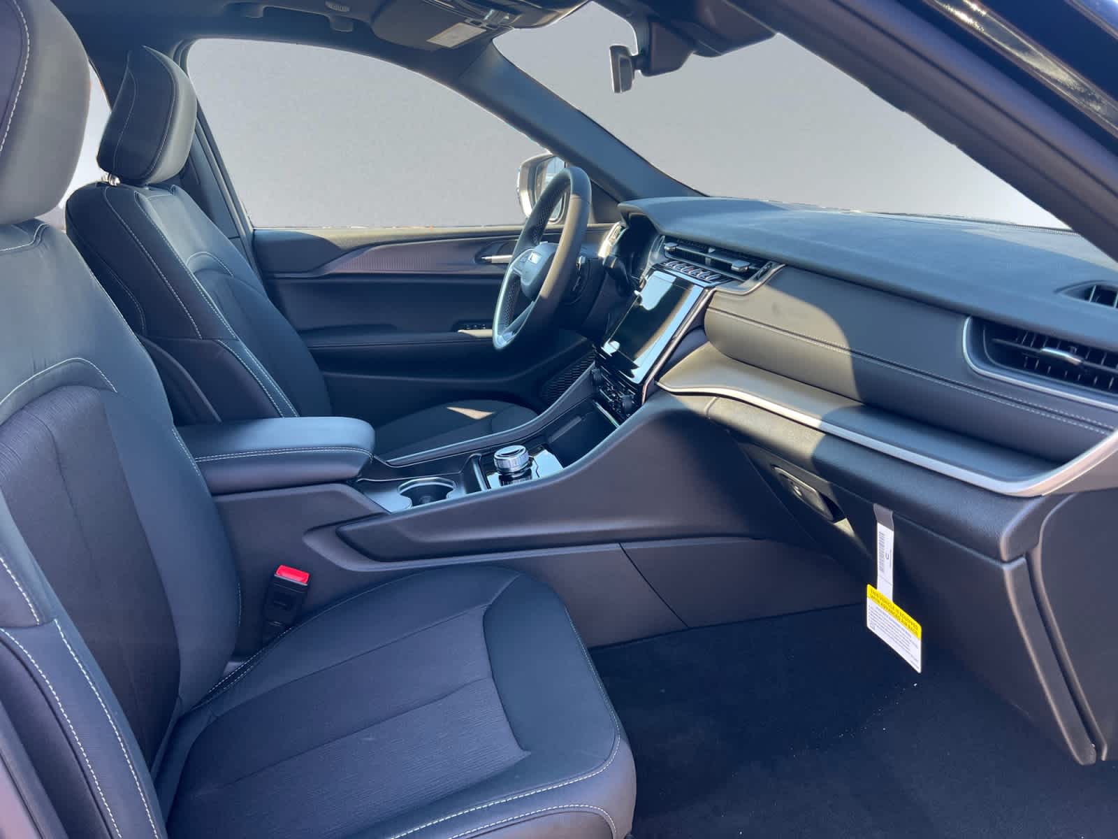 new 2025 Jeep Grand Cherokee car, priced at $38,775