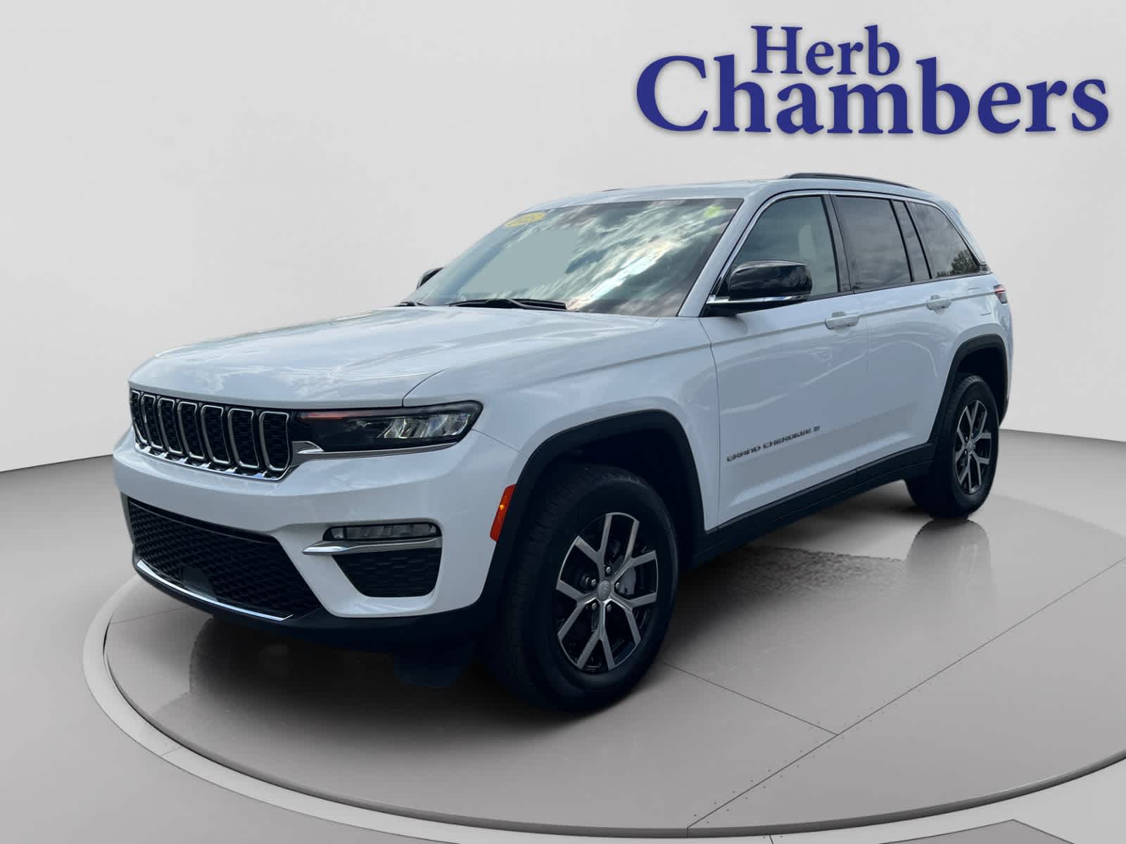used 2025 Jeep Grand Cherokee car, priced at $37,497
