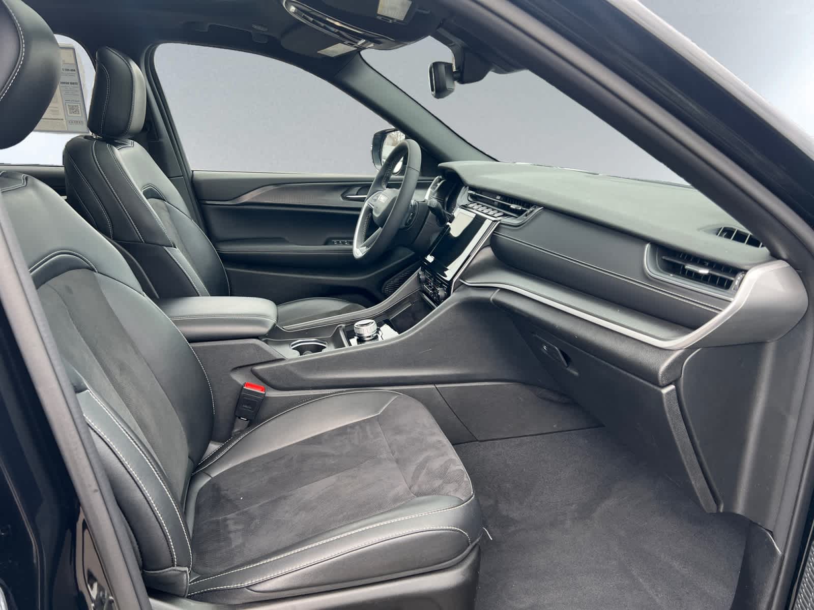 used 2023 Jeep Grand Cherokee car, priced at $31,797