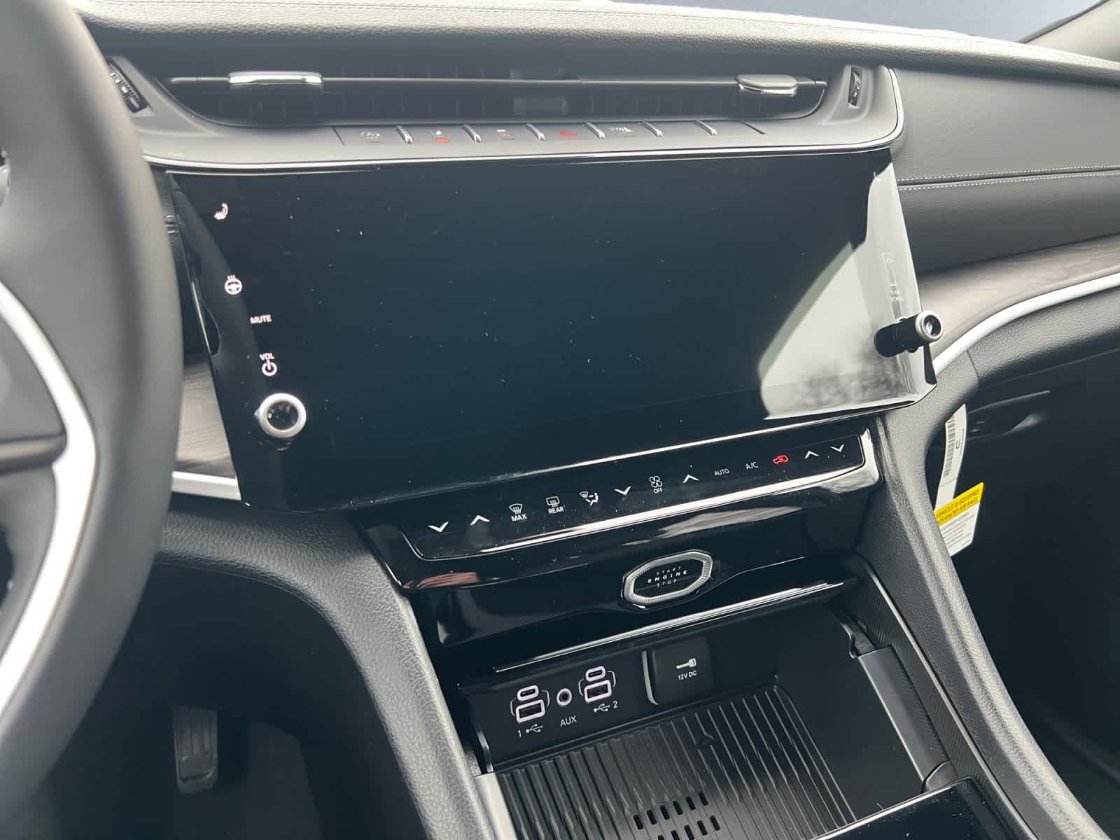 new 2026 Jeep Grand Cherokee car, priced at $48,155