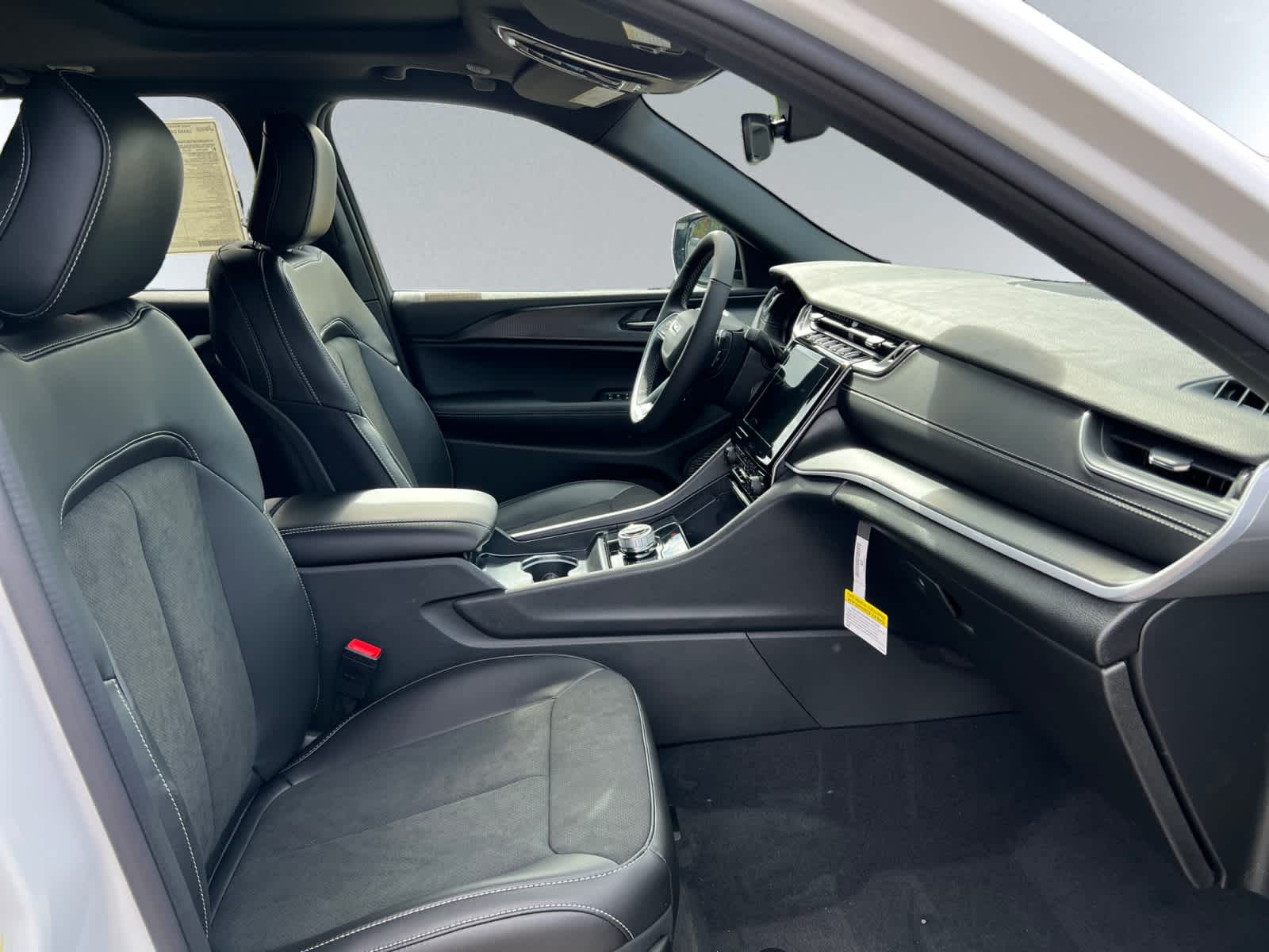 new 2025 Jeep Grand Cherokee car, priced at $45,175