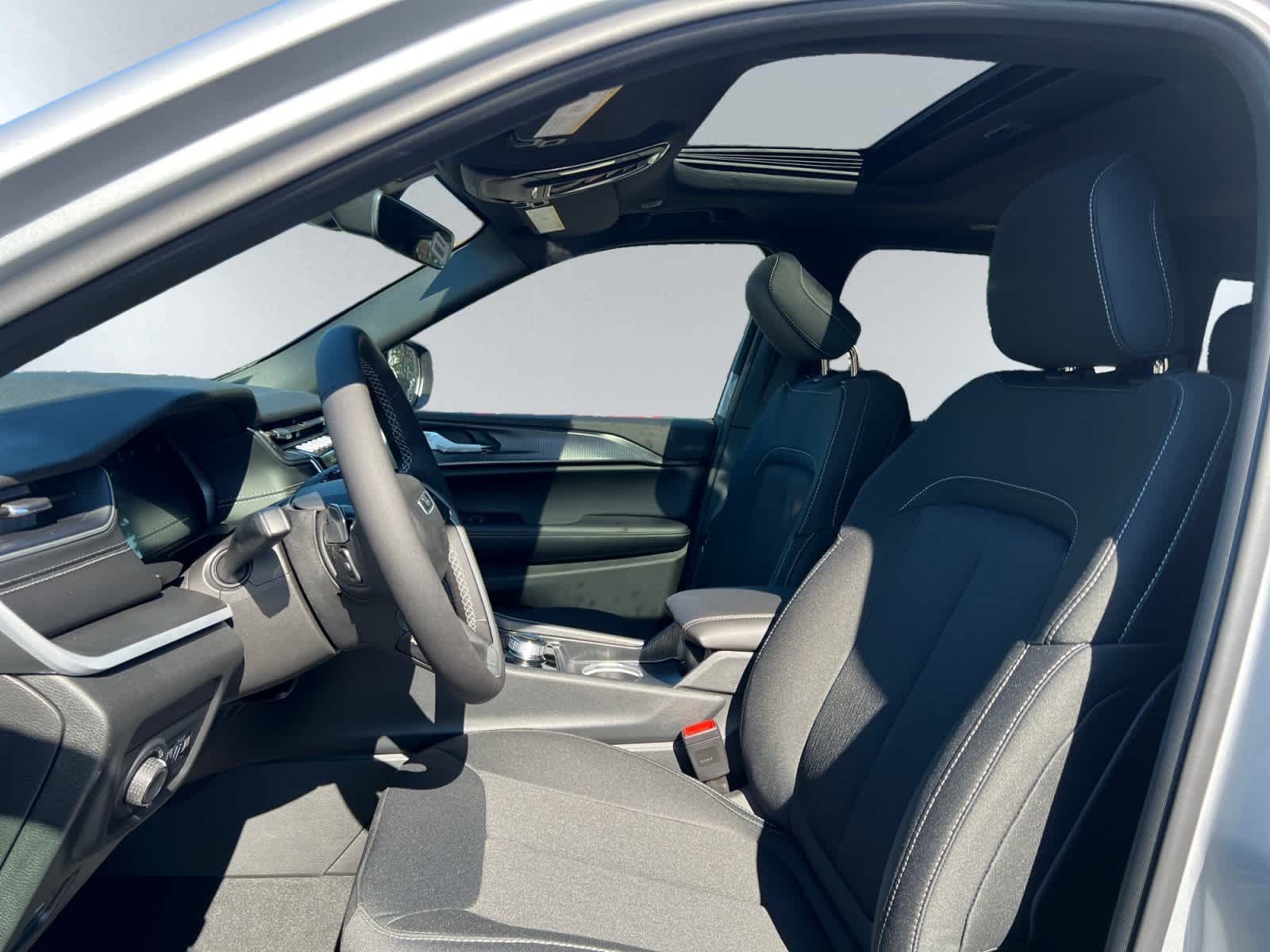 new 2025 Jeep Grand Cherokee car, priced at $38,775