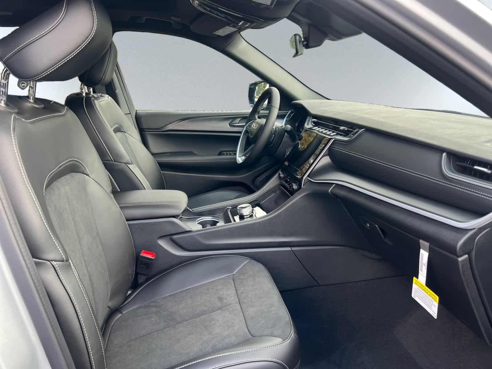 new 2025 Jeep Grand Cherokee car, priced at $44,775