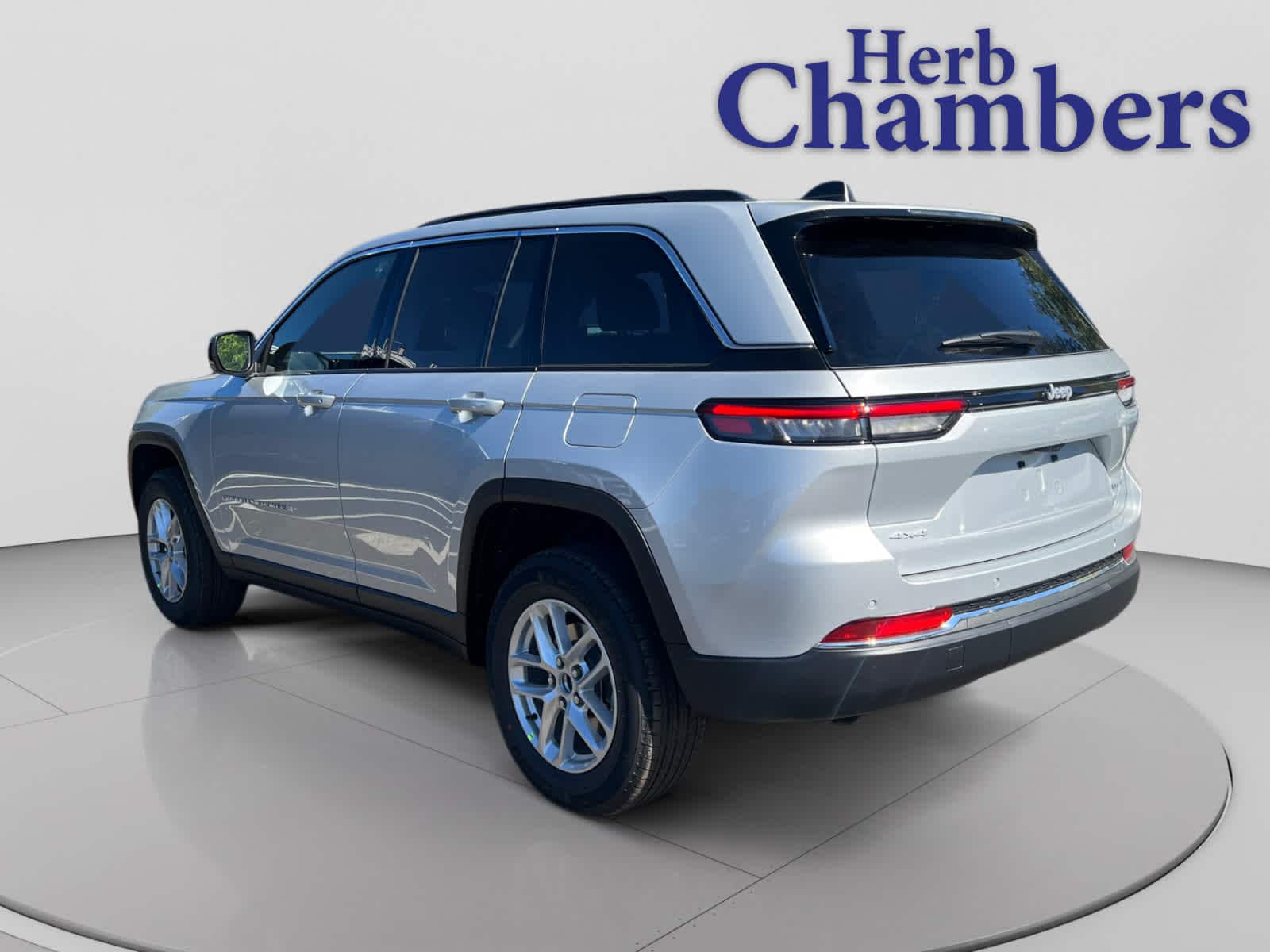 new 2025 Jeep Grand Cherokee car, priced at $38,775