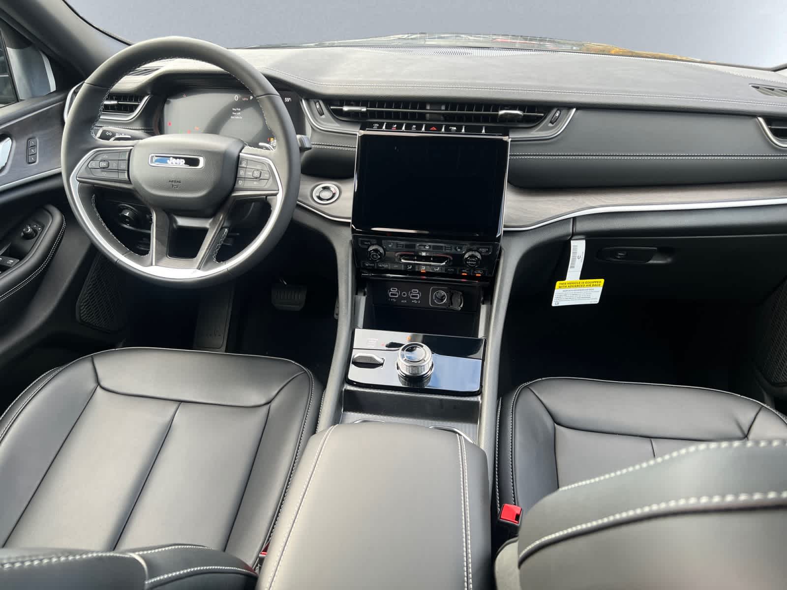 new 2025 Jeep Grand Cherokee car, priced at $48,135