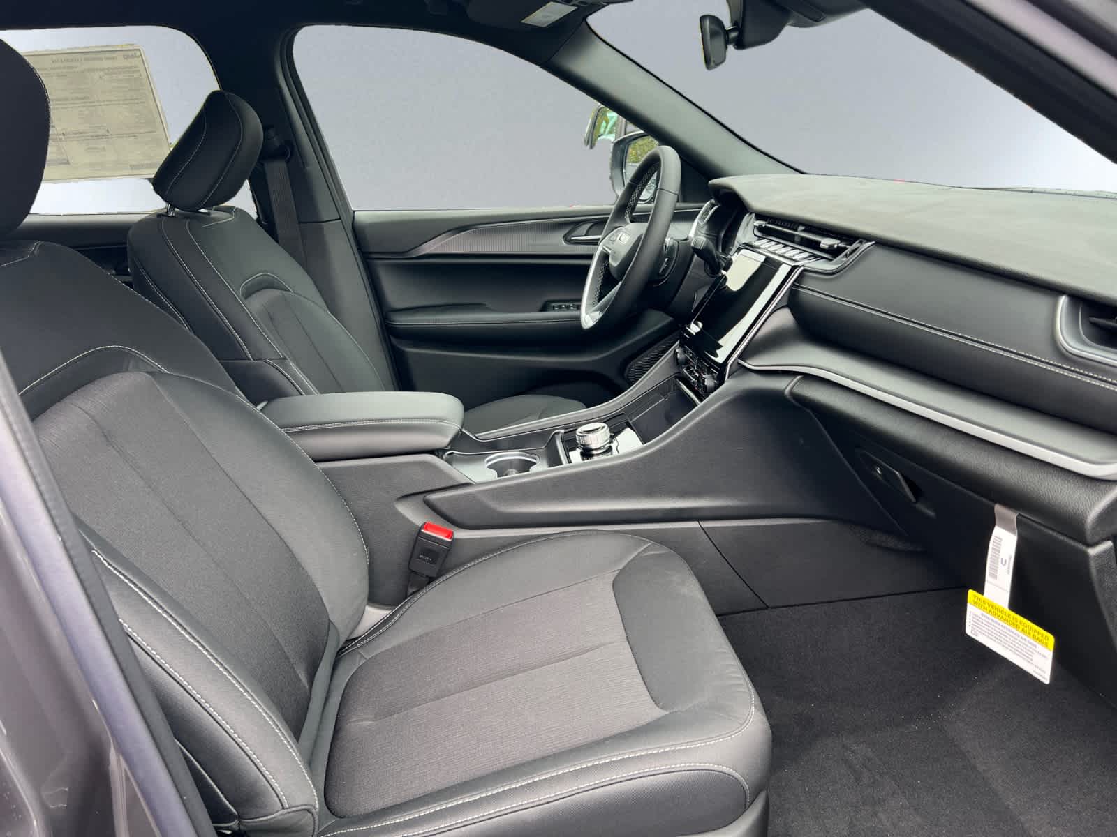 new 2025 Jeep Grand Cherokee car, priced at $43,070