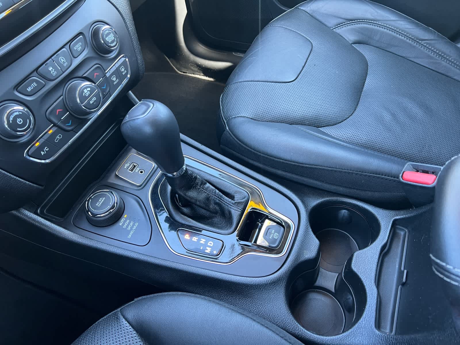 used 2019 Jeep Cherokee car, priced at $13,997