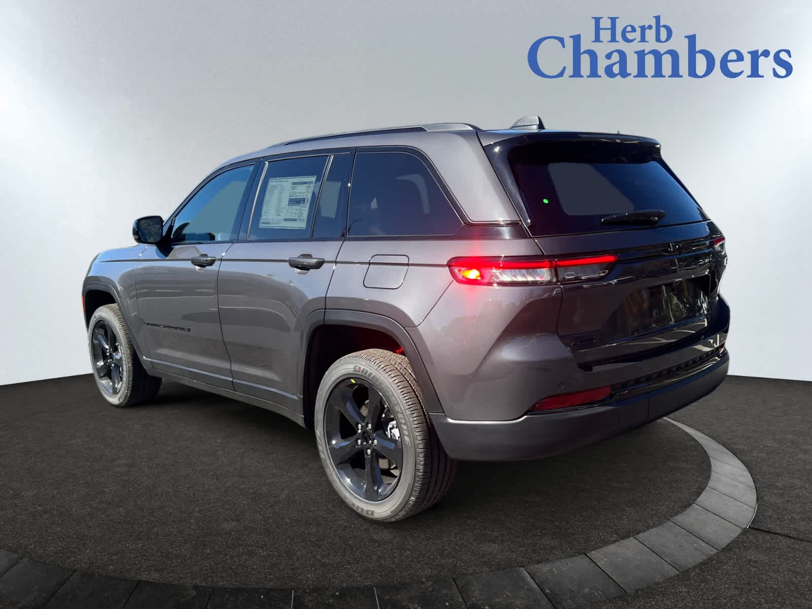 2025 Jeep Grand Cherokee Altitude photo 3