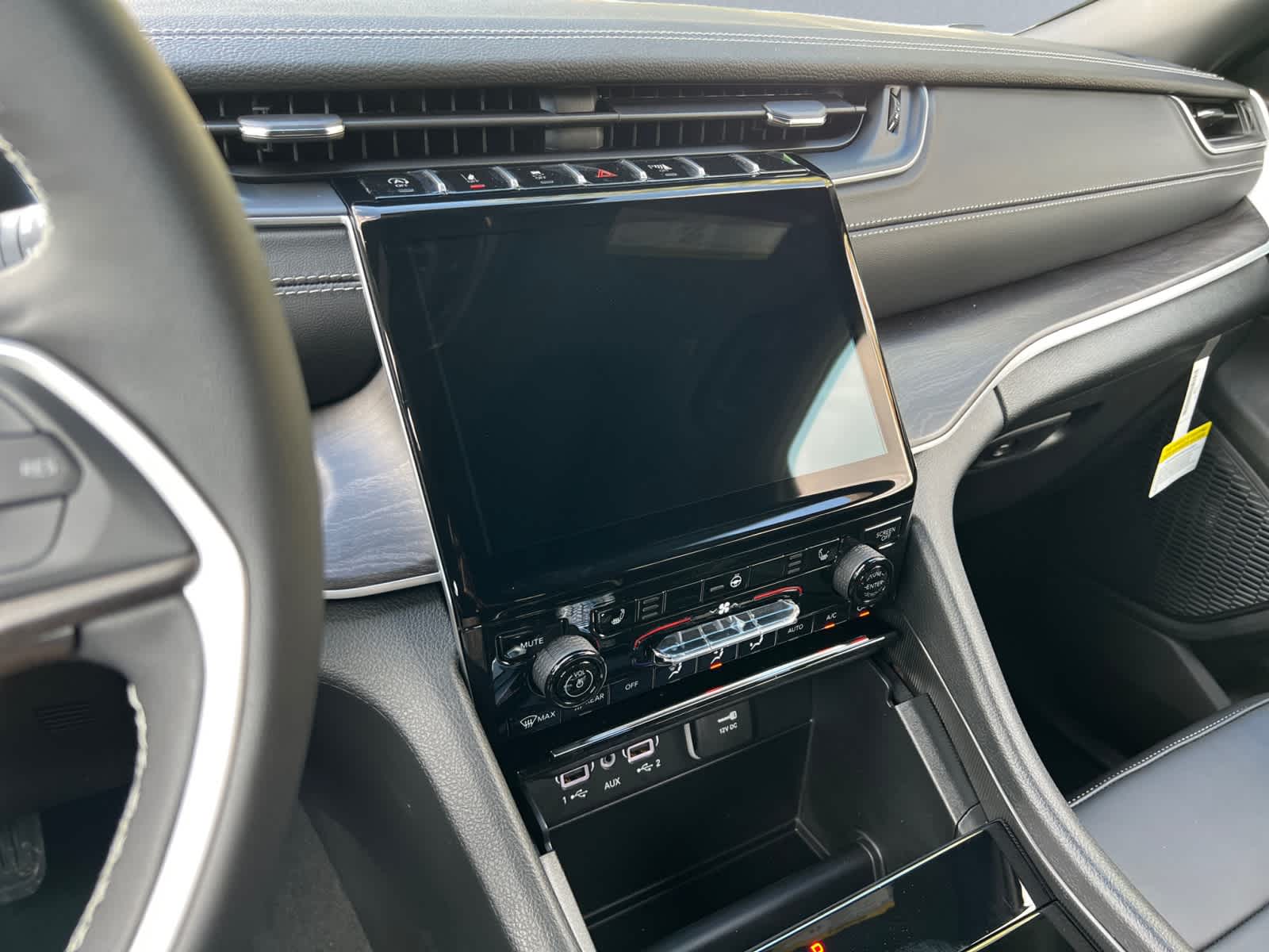 new 2025 Jeep Grand Cherokee car, priced at $47,405