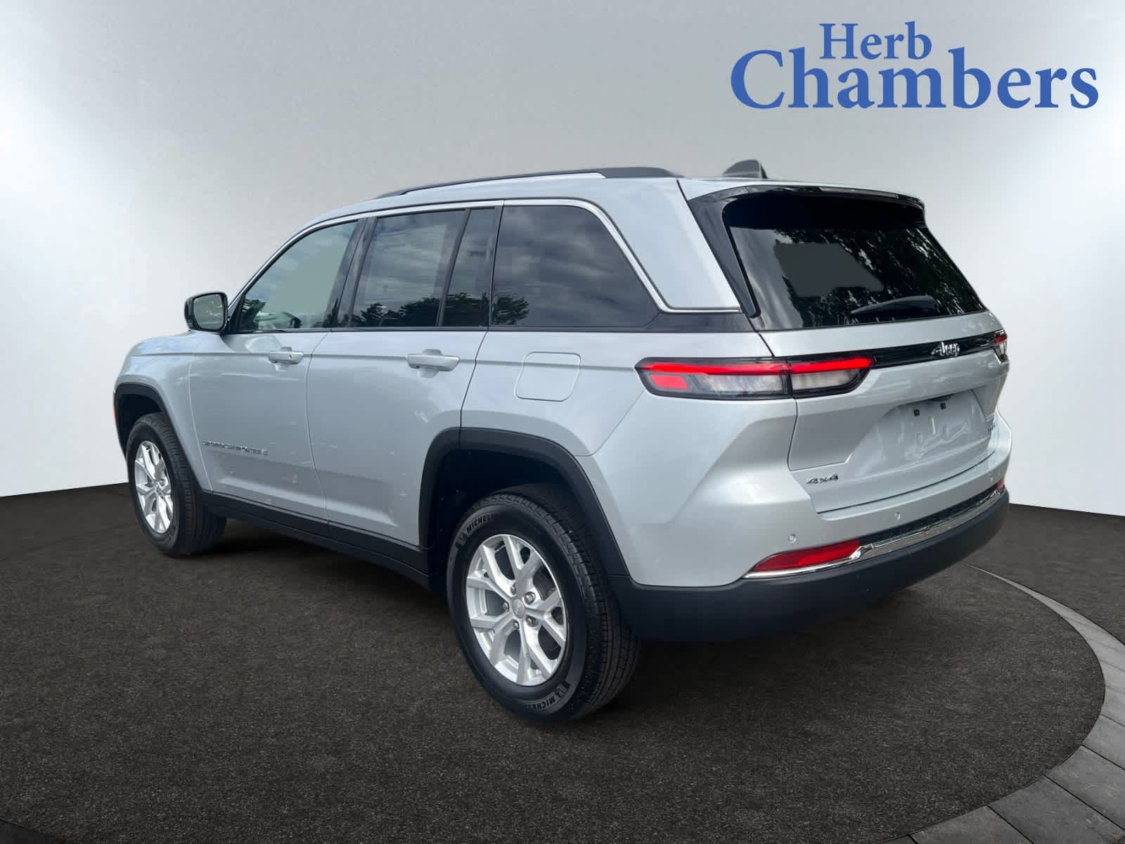 2023 Jeep Grand Cherokee Limited photo 3