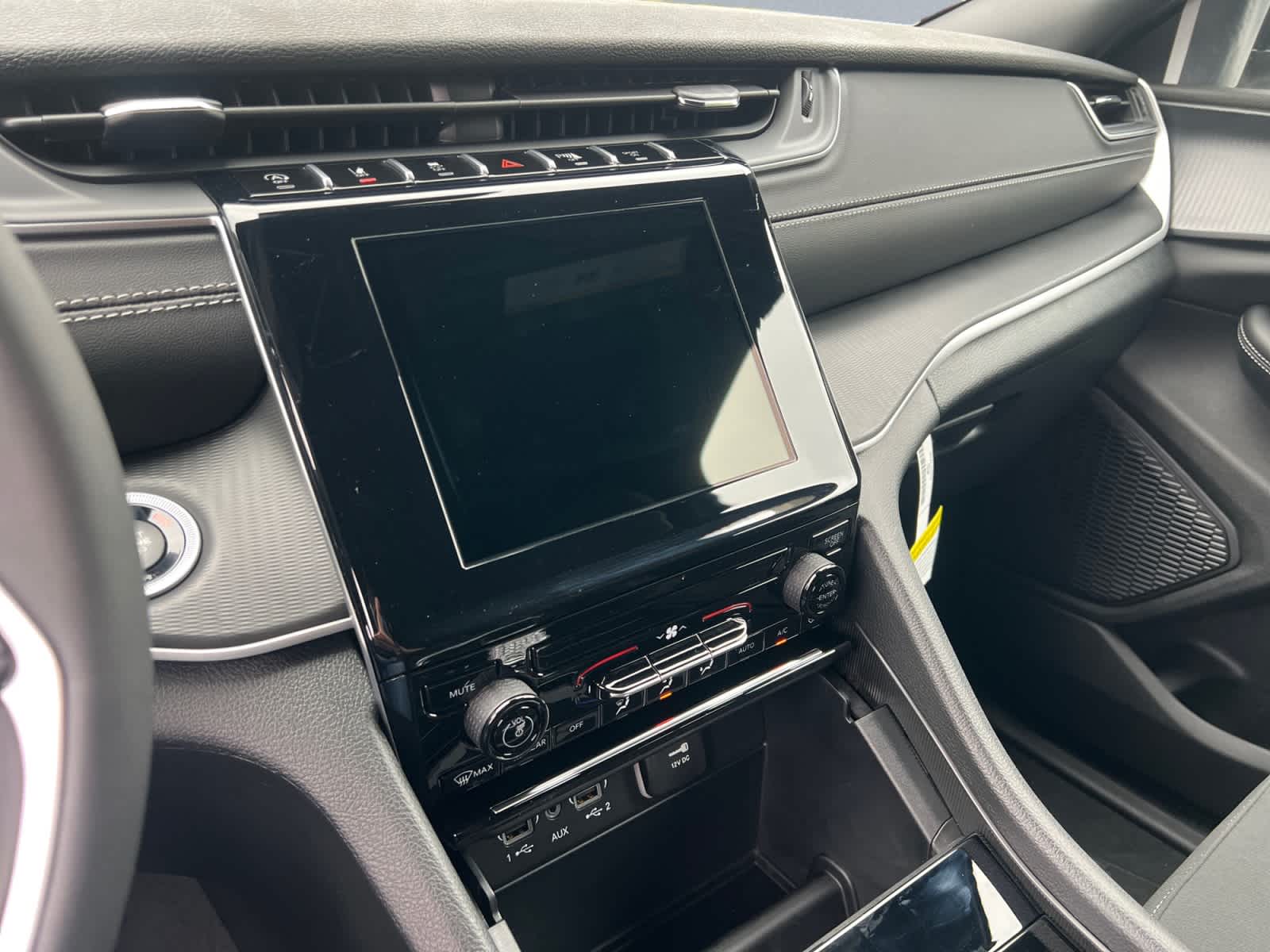 new 2025 Jeep Grand Cherokee car, priced at $39,575