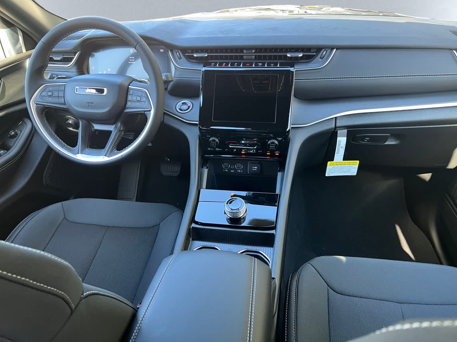 new 2025 Jeep Grand Cherokee car, priced at $38,775