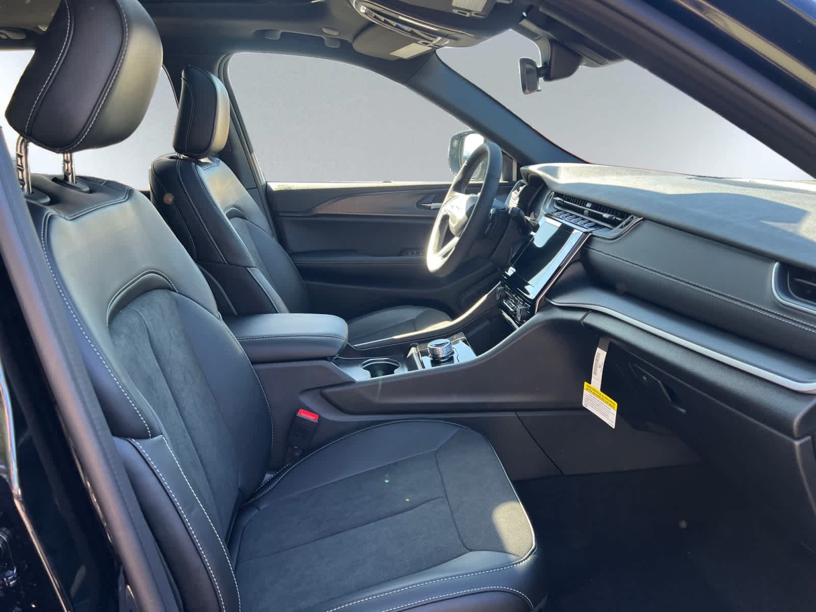 new 2025 Jeep Grand Cherokee car, priced at $45,770