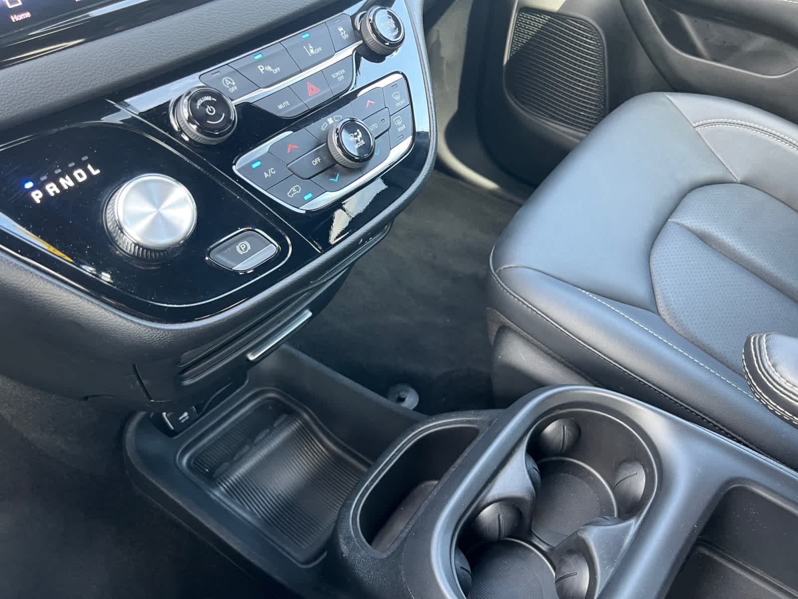 used 2025 Chrysler Pacifica car, priced at $34,197