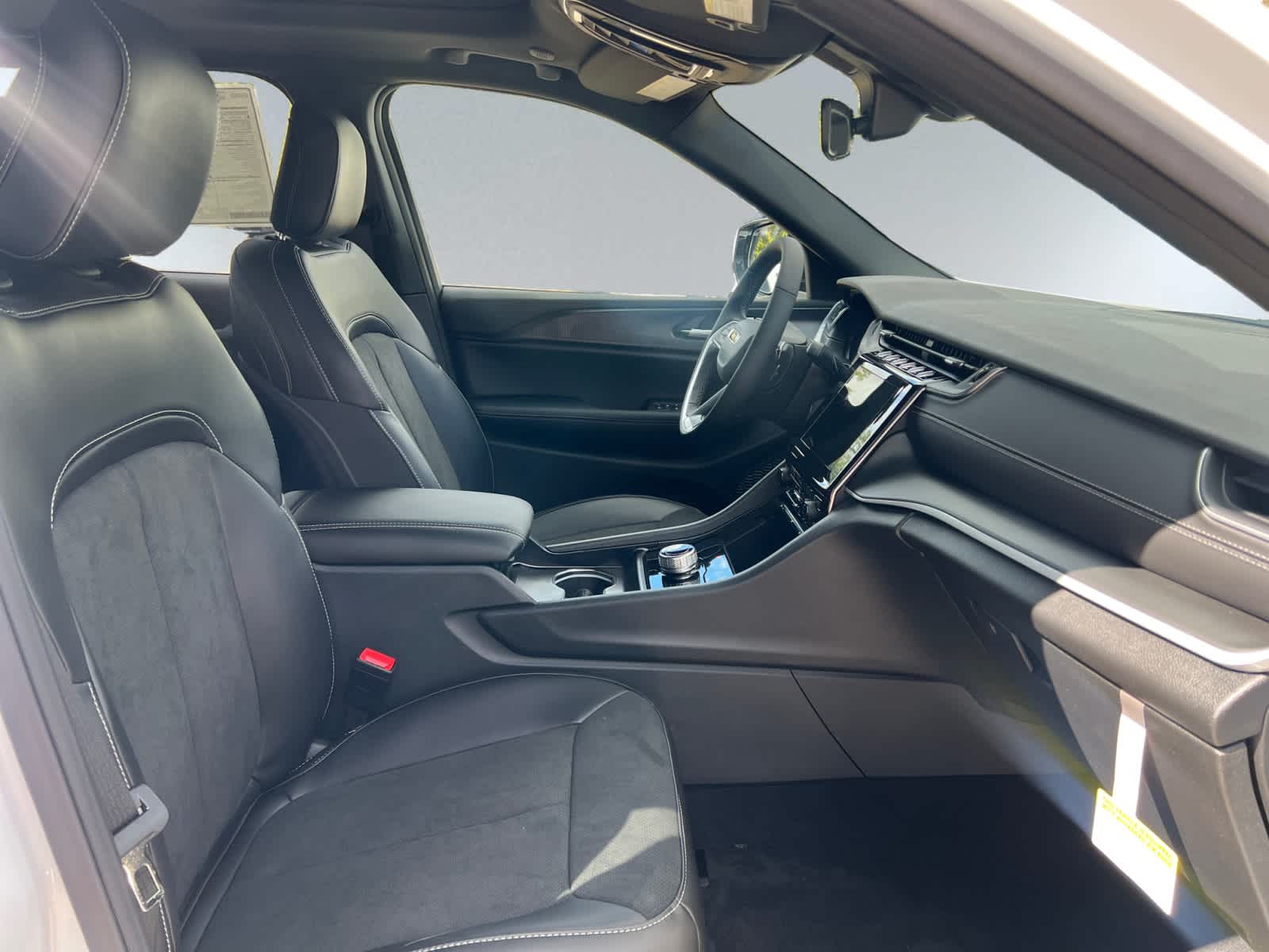 new 2025 Jeep Grand Cherokee car, priced at $44,180