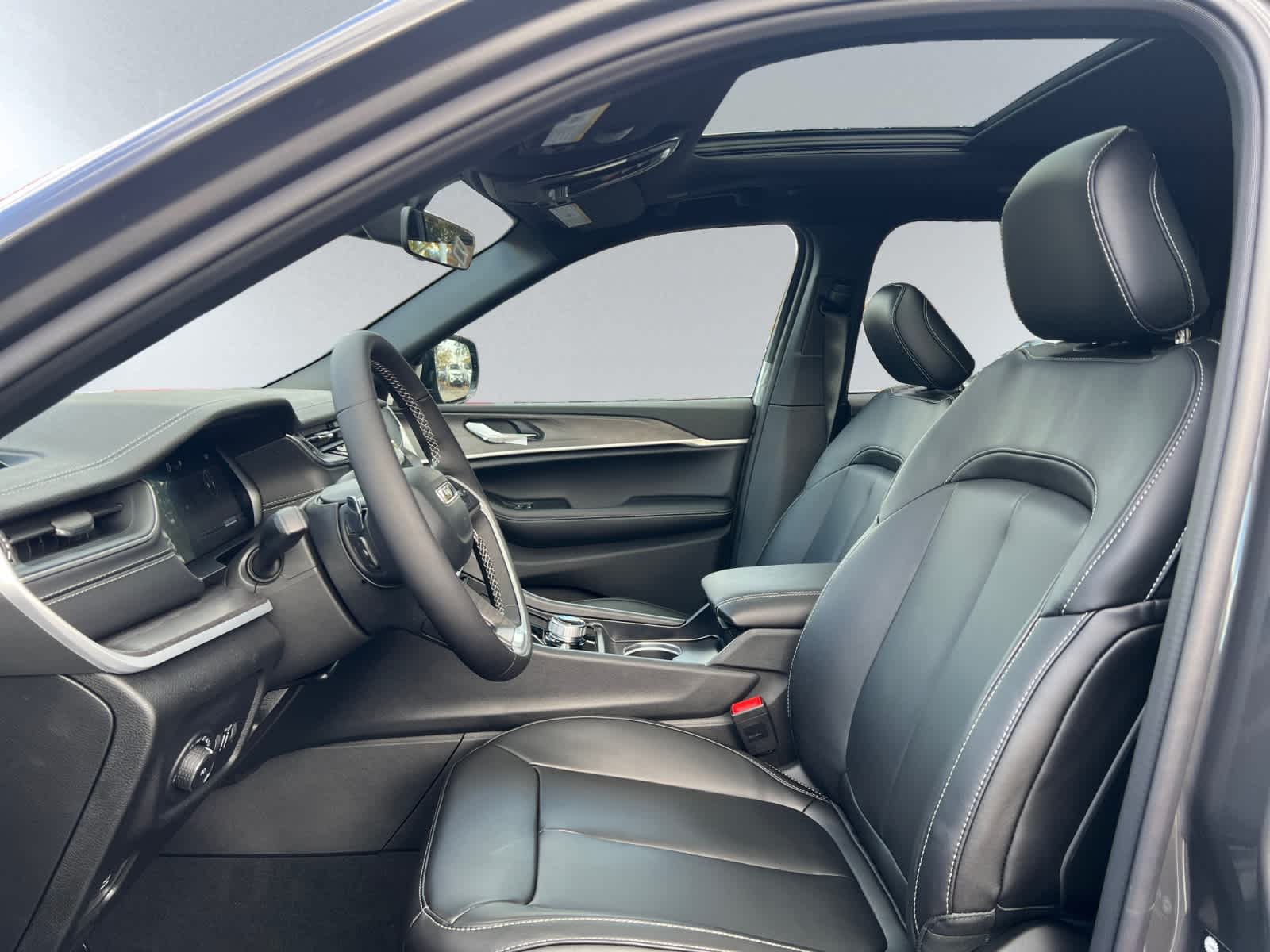 new 2025 Jeep Grand Cherokee car, priced at $47,405