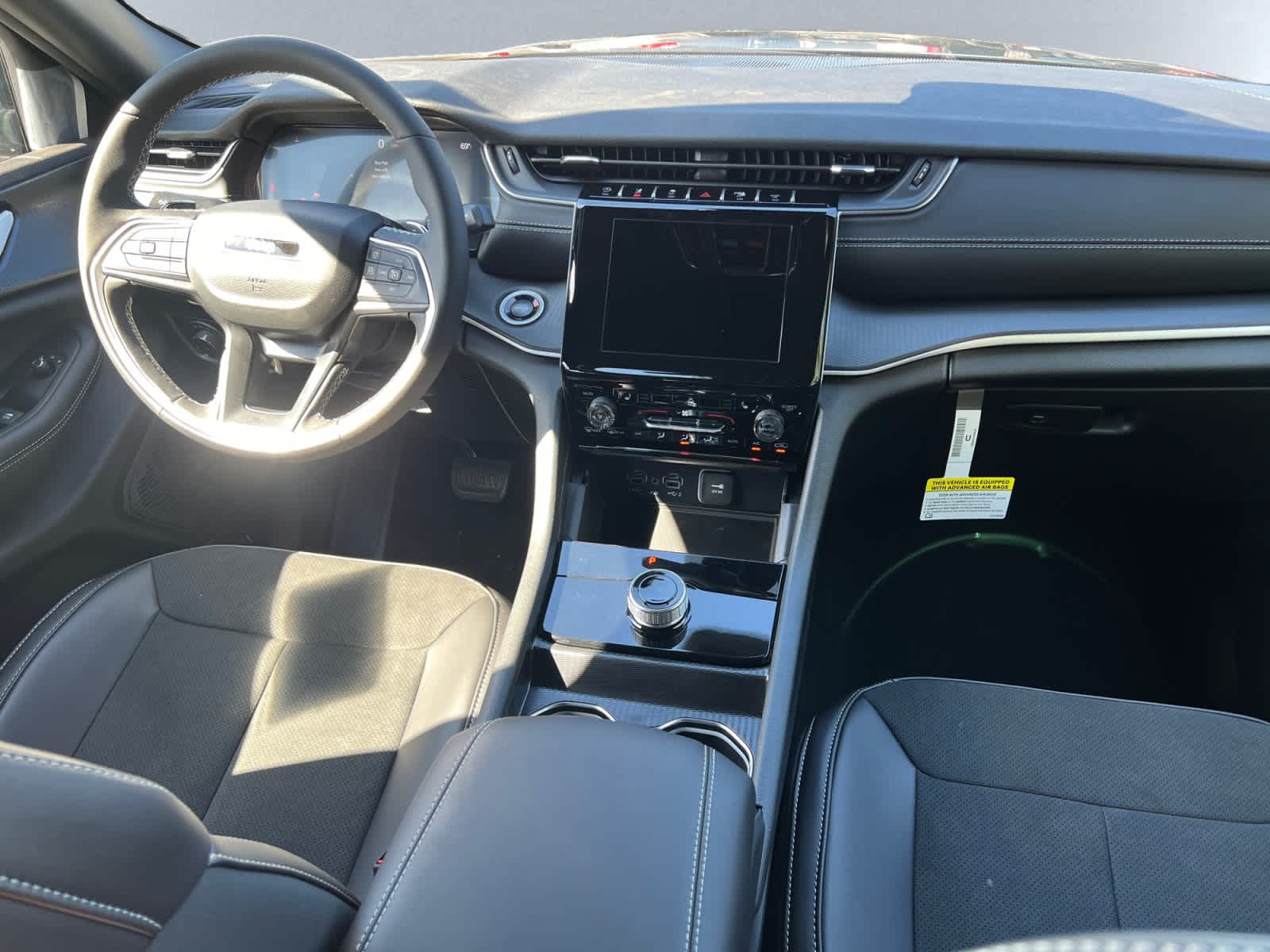 new 2025 Jeep Grand Cherokee car, priced at $45,770