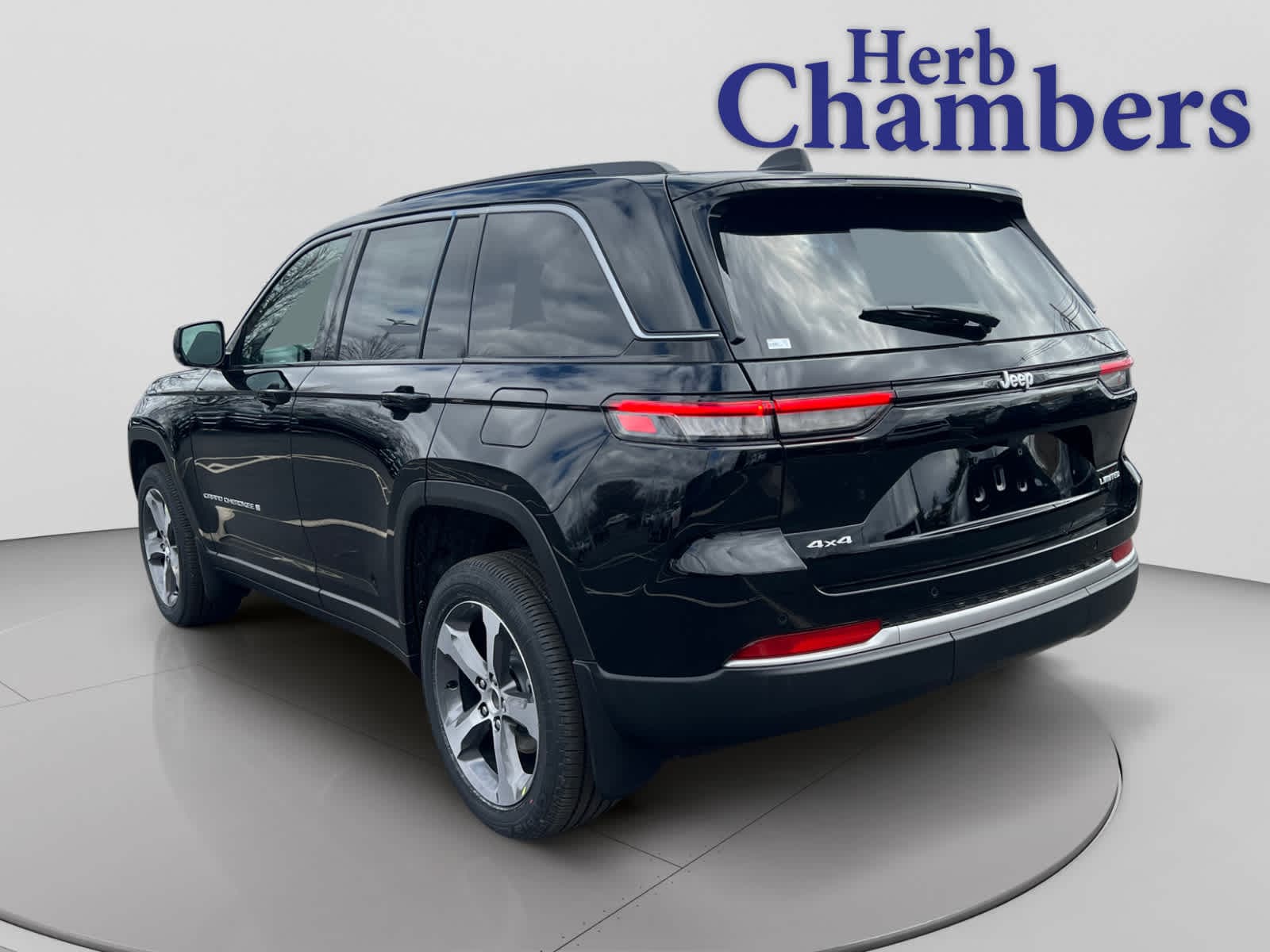 View vehicle photo 3