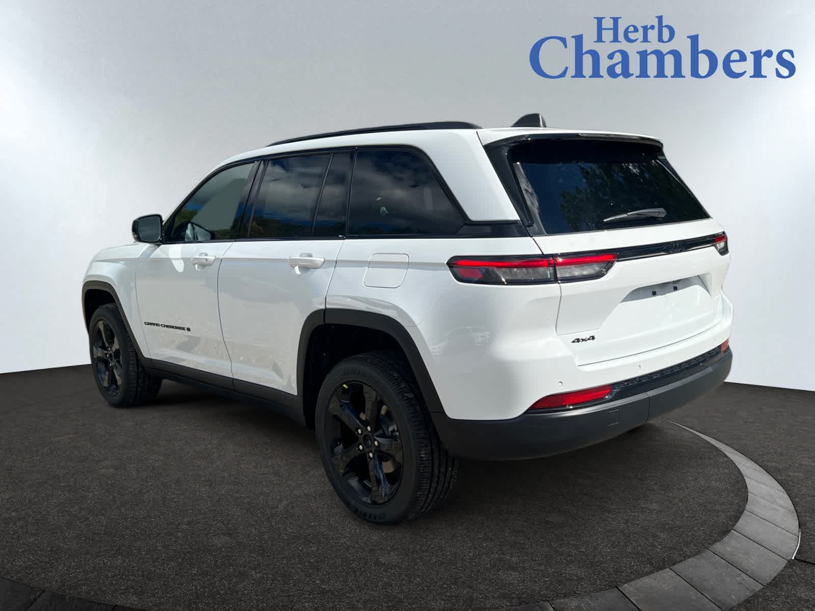 2025 Jeep Grand Cherokee Altitude photo 2