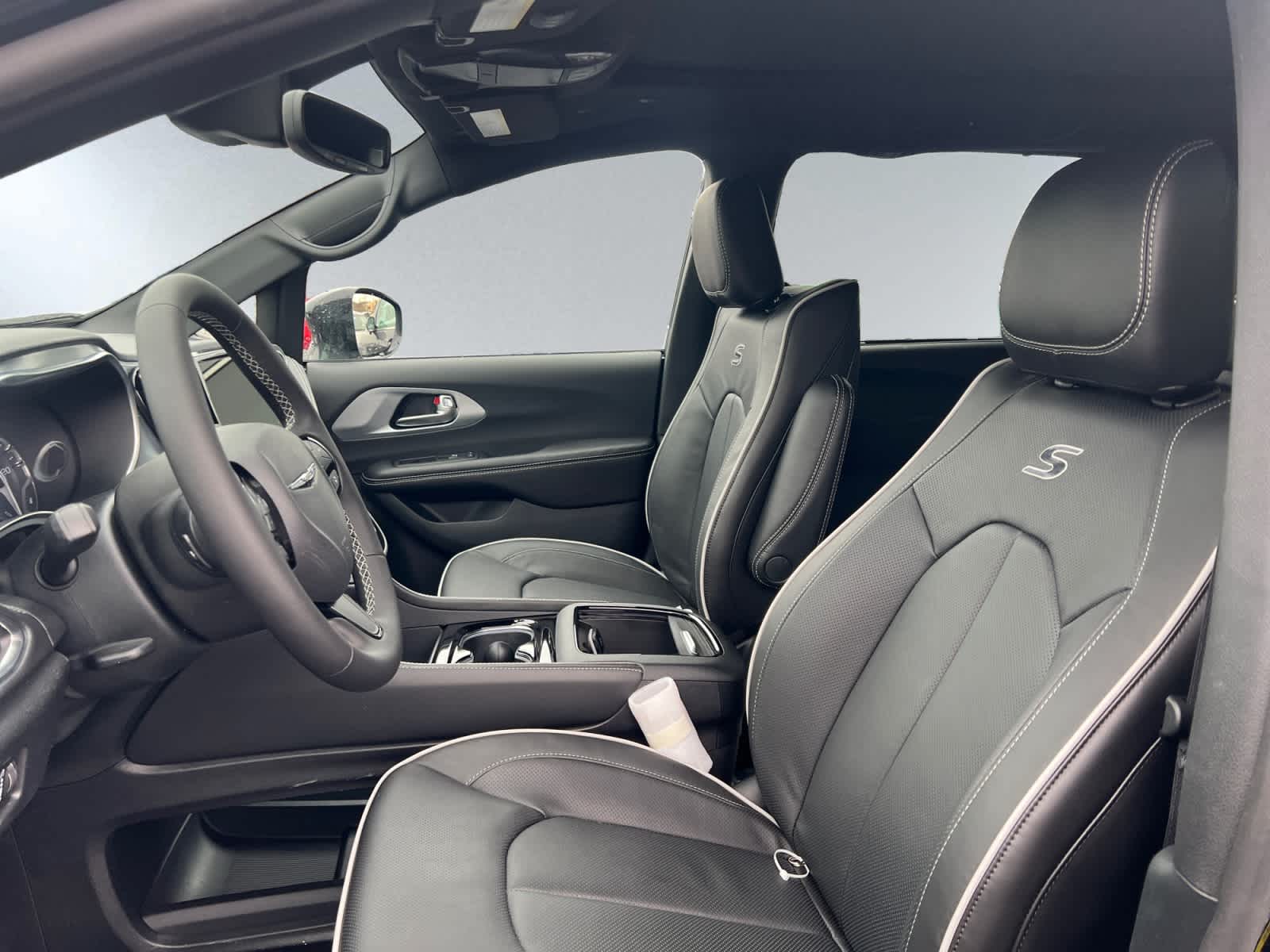 new 2026 Chrysler Pacifica car, priced at $61,285