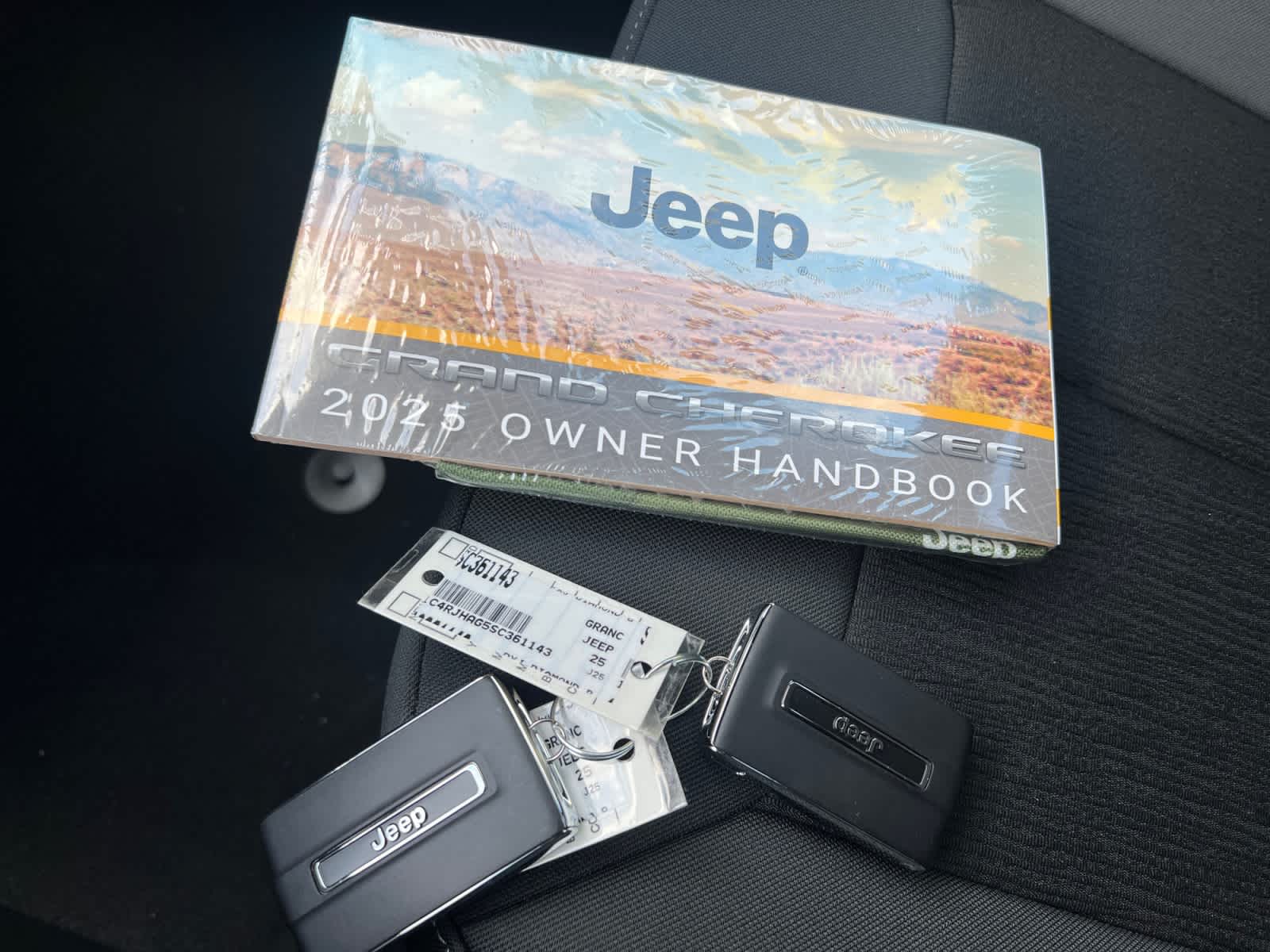 new 2025 Jeep Grand Cherokee car, priced at $38,775