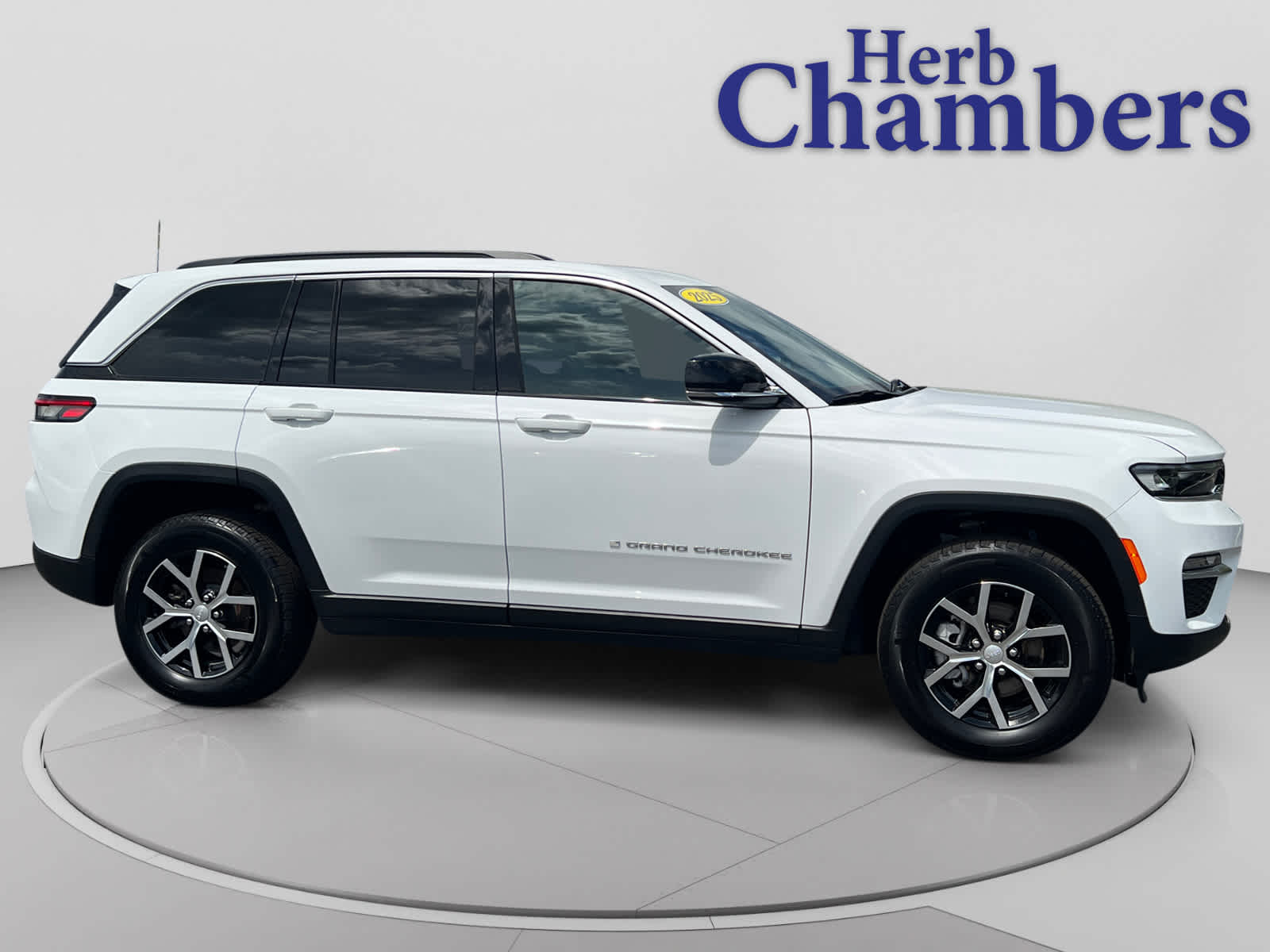 used 2025 Jeep Grand Cherokee car, priced at $37,497