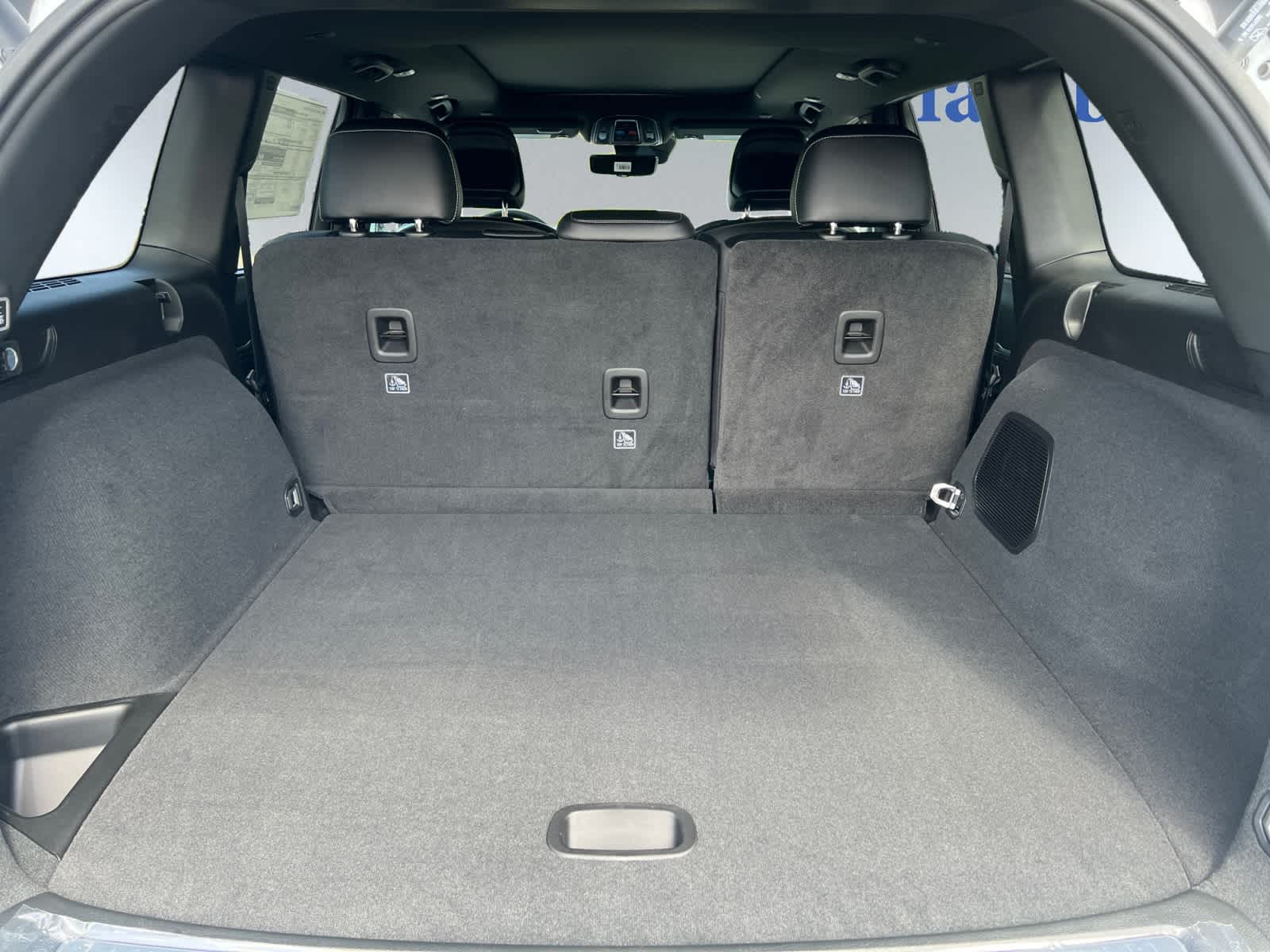 2025 Jeep Grand Cherokee Overland photo 3