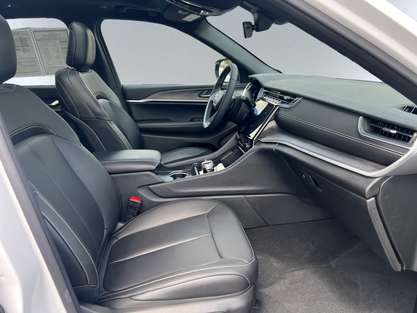 used 2025 Jeep Grand Cherokee car, priced at $37,497
