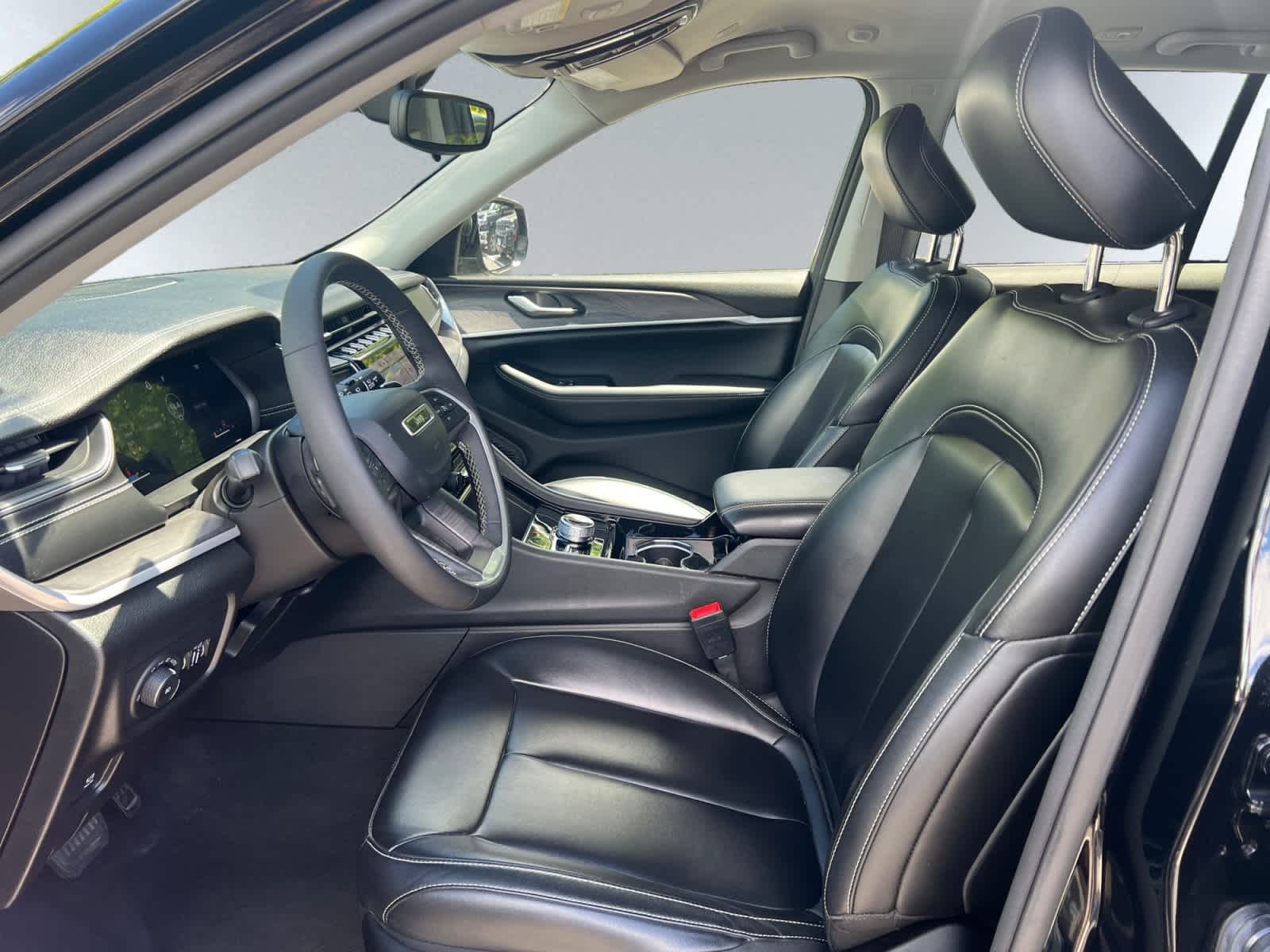 used 2023 Jeep Grand Cherokee car, priced at $35,297