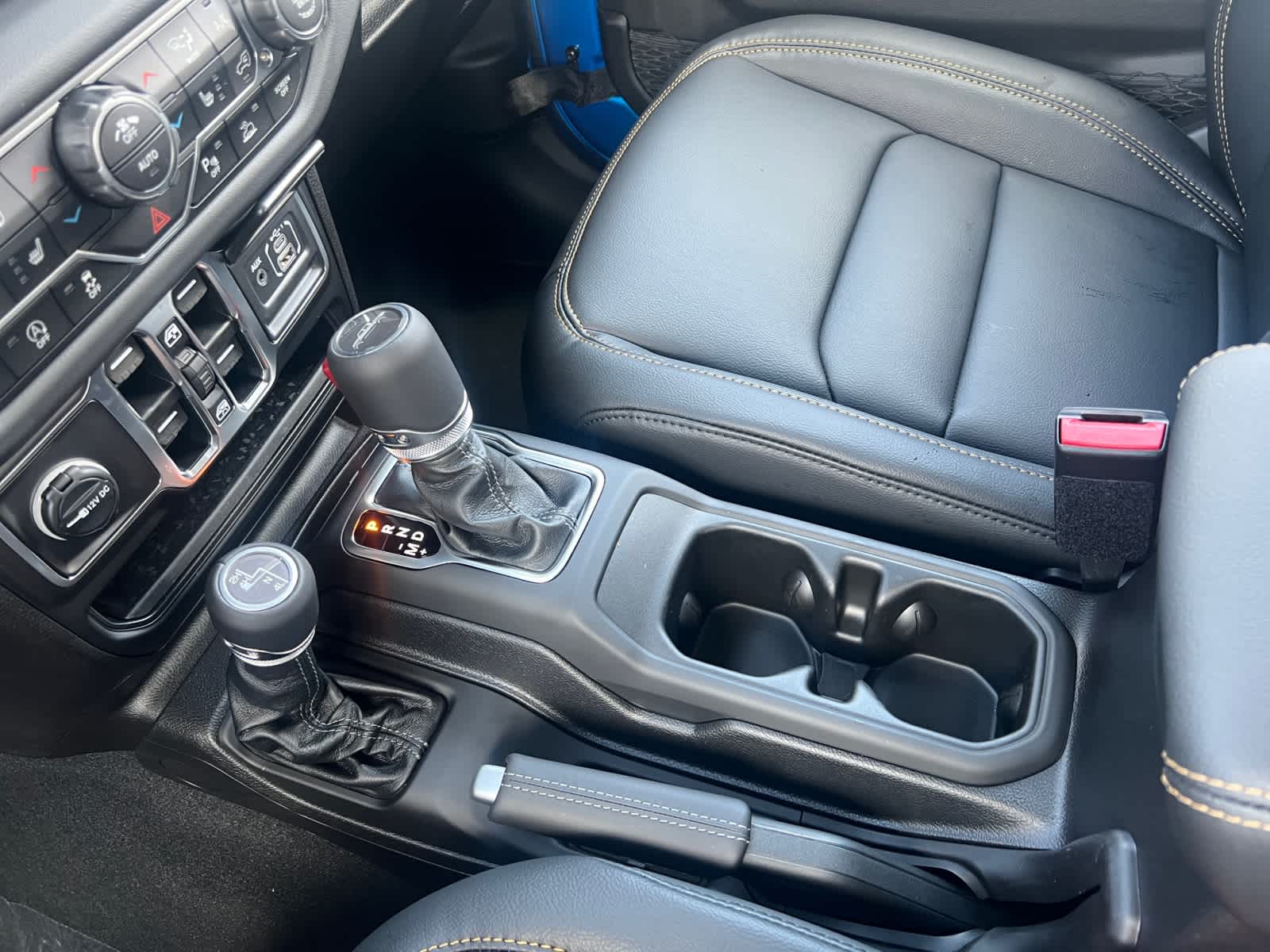 new 2025 Jeep Gladiator car, priced at $55,925