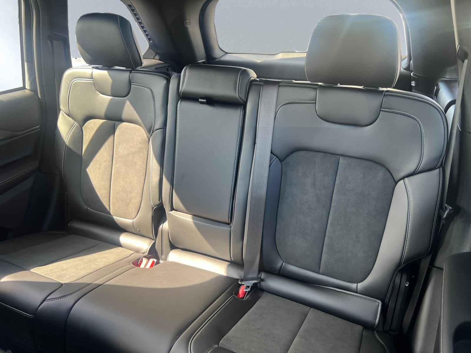 new 2025 Jeep Grand Cherokee car, priced at $45,175