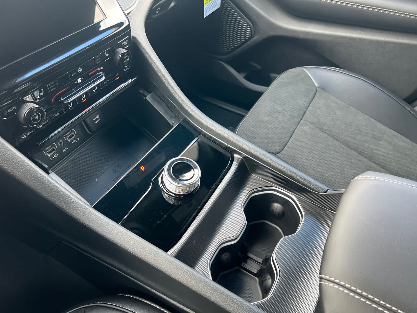 new 2025 Jeep Grand Cherokee car, priced at $44,775