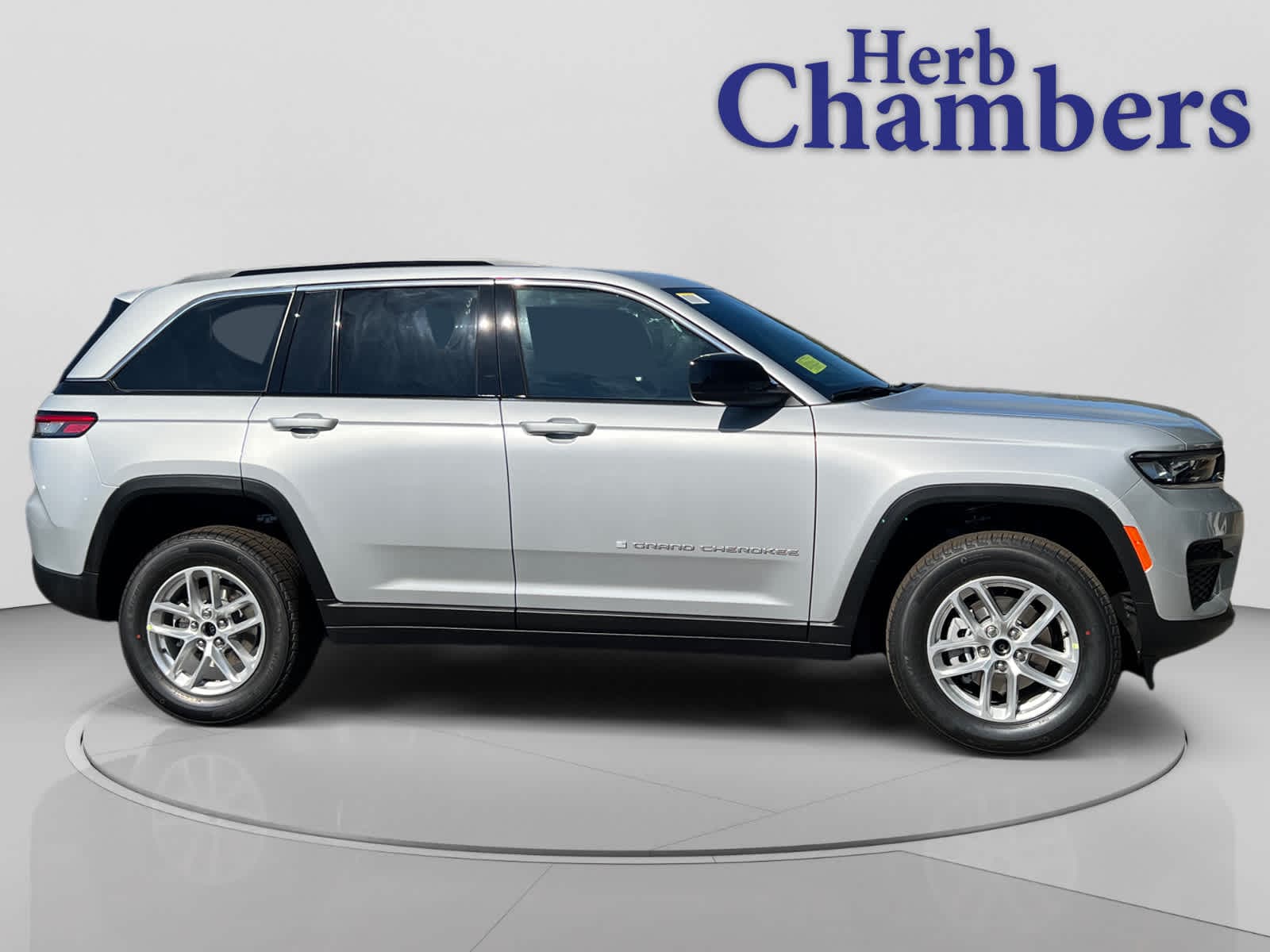 new 2025 Jeep Grand Cherokee car, priced at $38,775