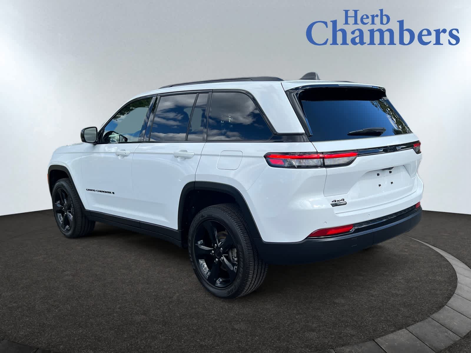 2023 Jeep Grand Cherokee Altitude photo 2