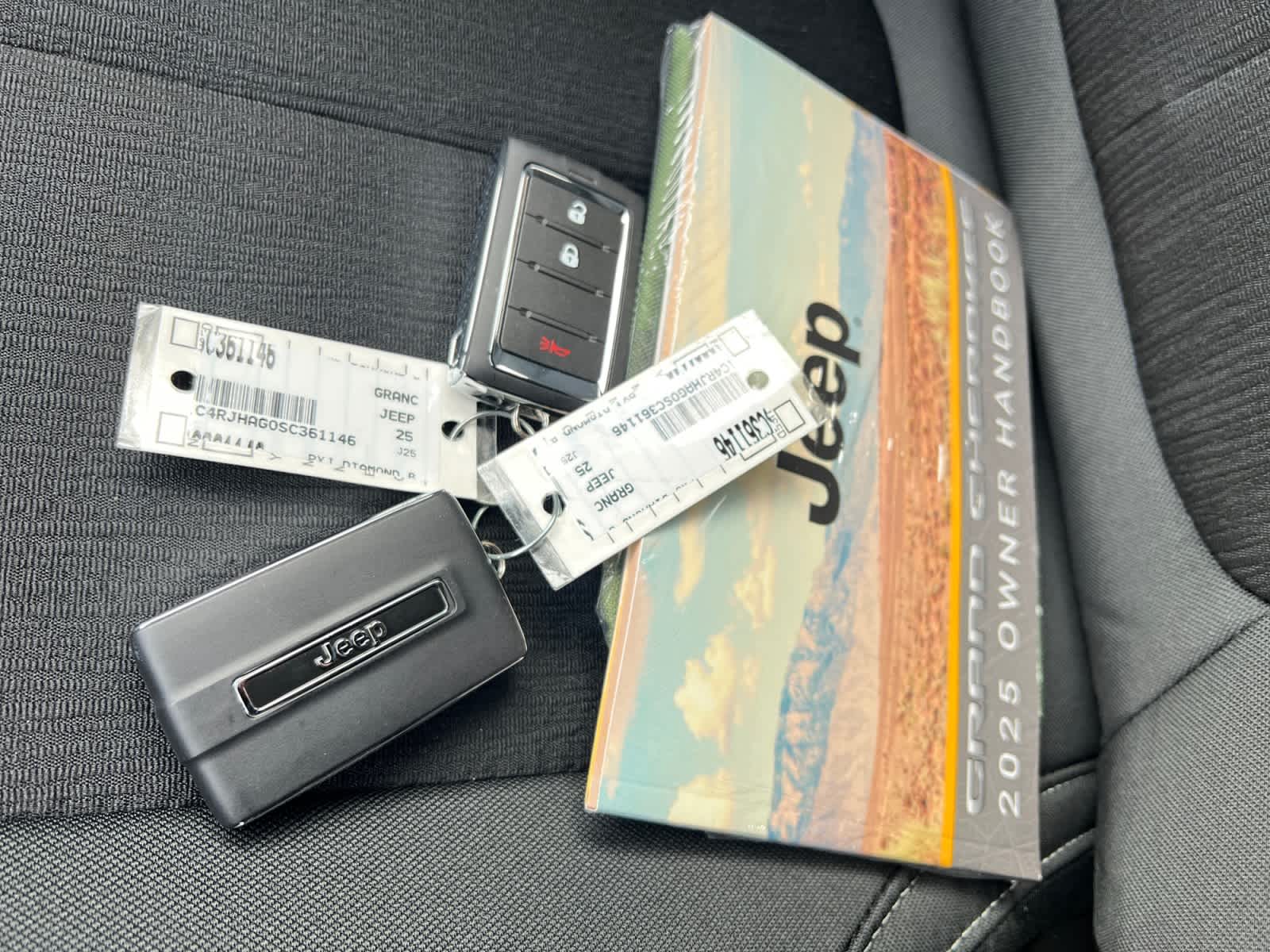 new 2025 Jeep Grand Cherokee car, priced at $38,775