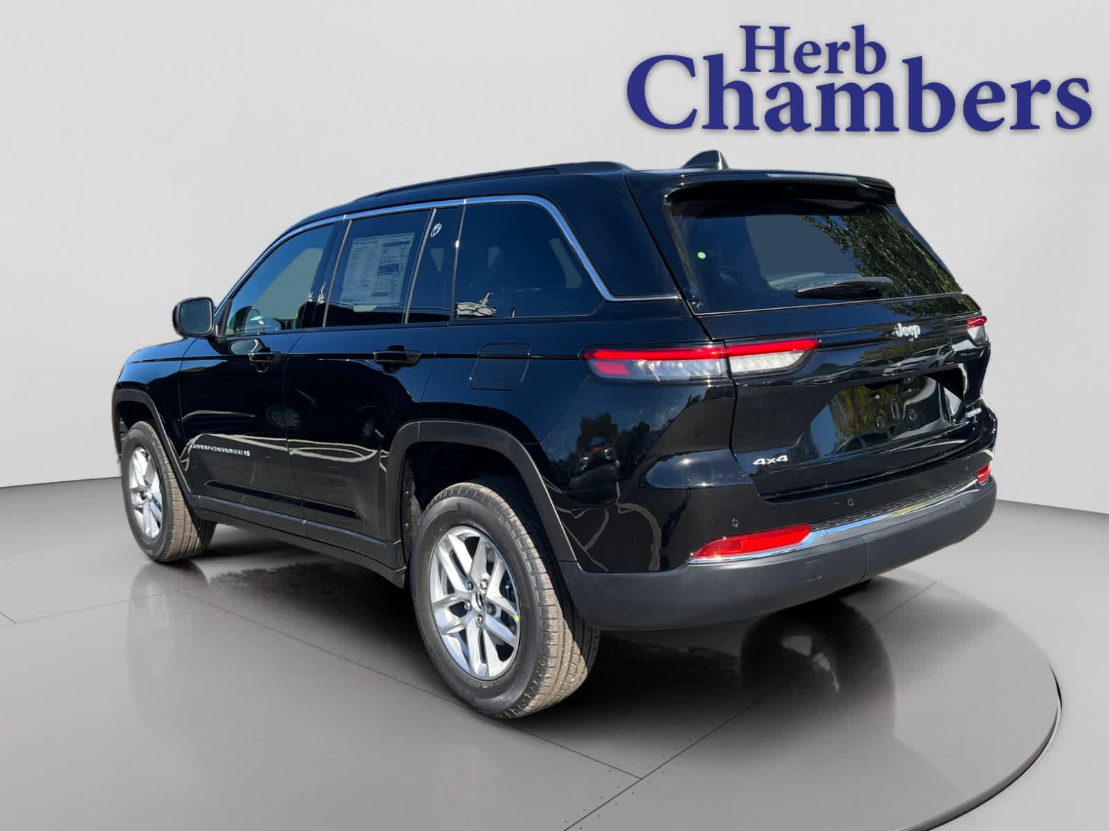 new 2025 Jeep Grand Cherokee car, priced at $38,775