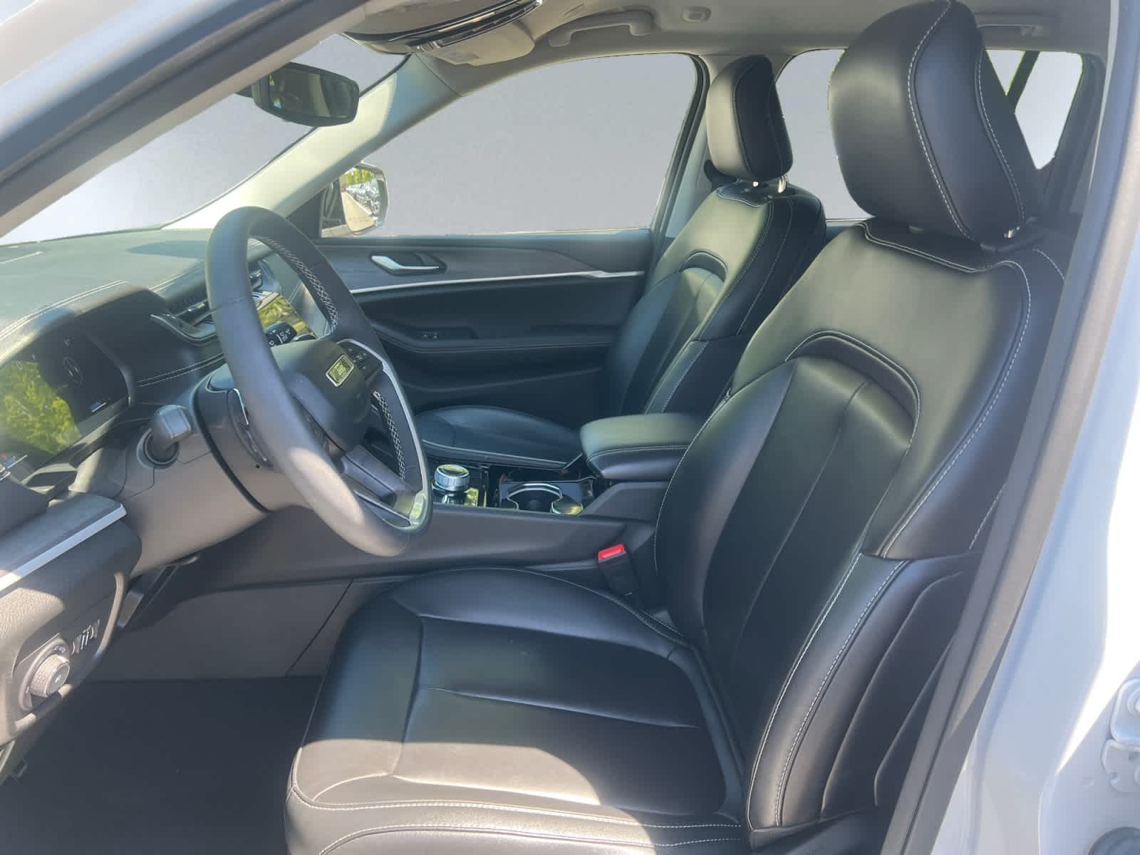 used 2023 Jeep Grand Cherokee car, priced at $36,497