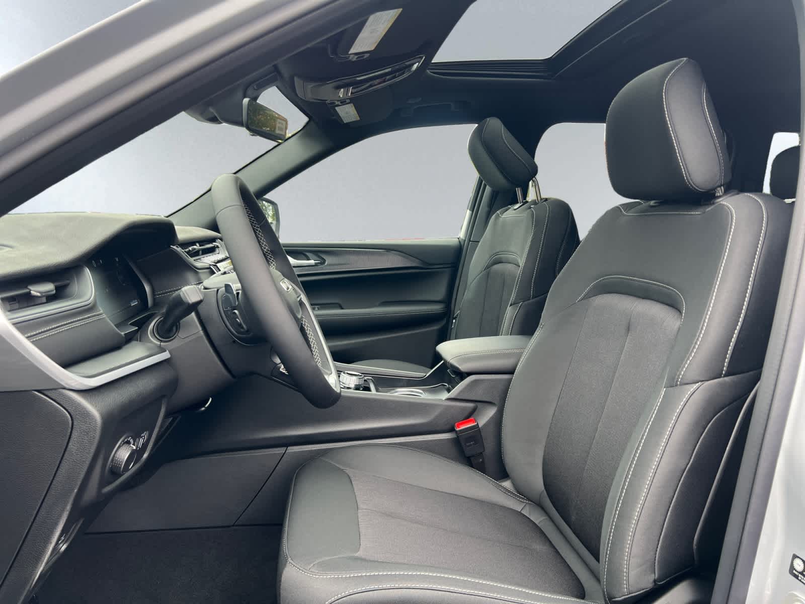 new 2025 Jeep Grand Cherokee car, priced at $39,575