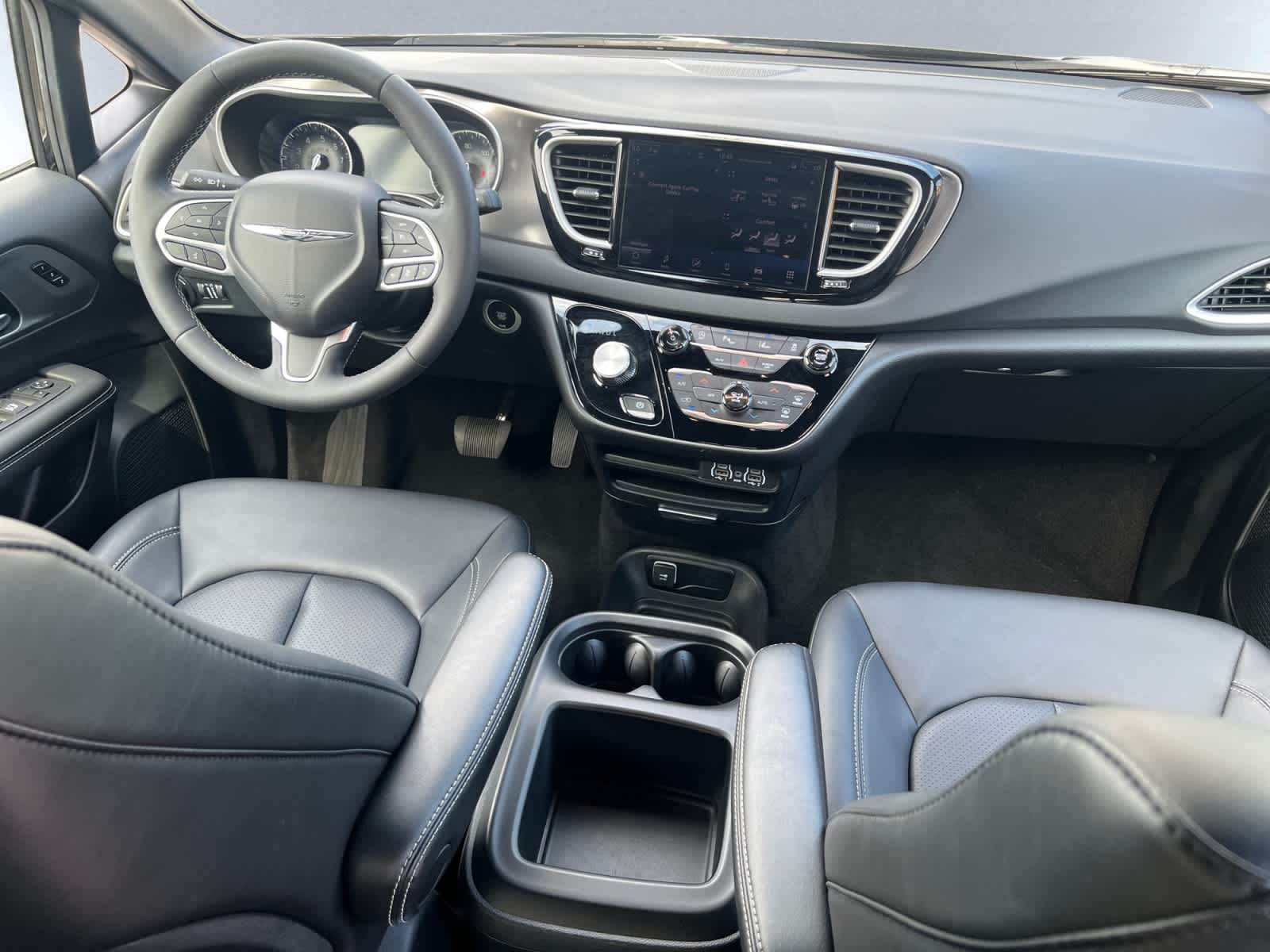 used 2025 Chrysler Pacifica car, priced at $34,197