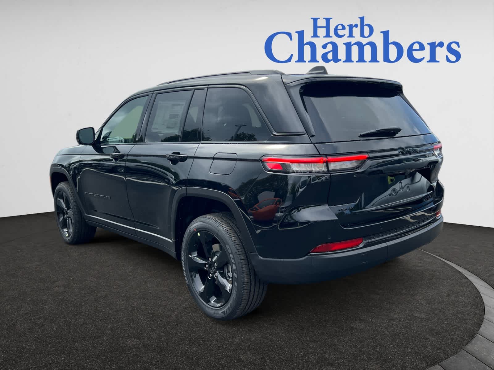 2025 Jeep Grand Cherokee Altitude photo 3