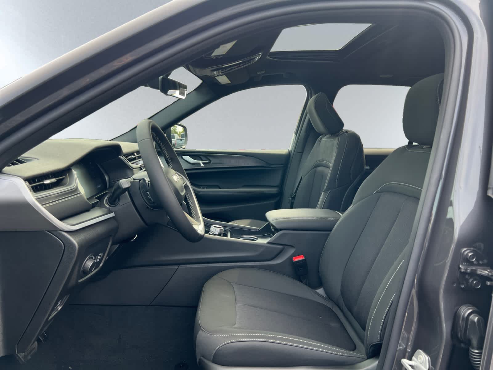 new 2025 Jeep Grand Cherokee car, priced at $39,770