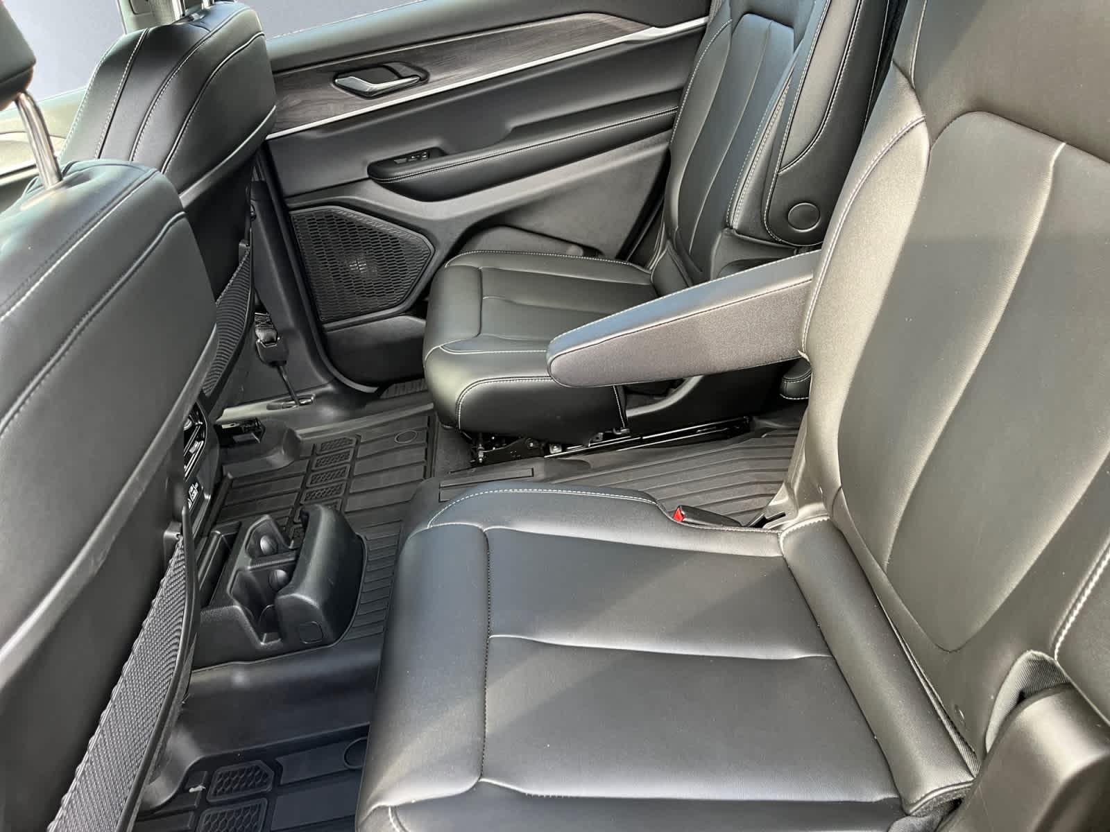 used 2025 Jeep Grand Cherokee L car, priced at $43,397