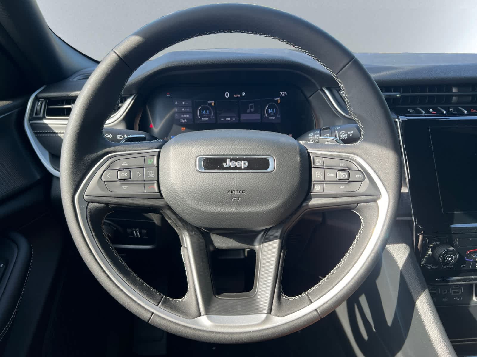 new 2025 Jeep Grand Cherokee car, priced at $38,775