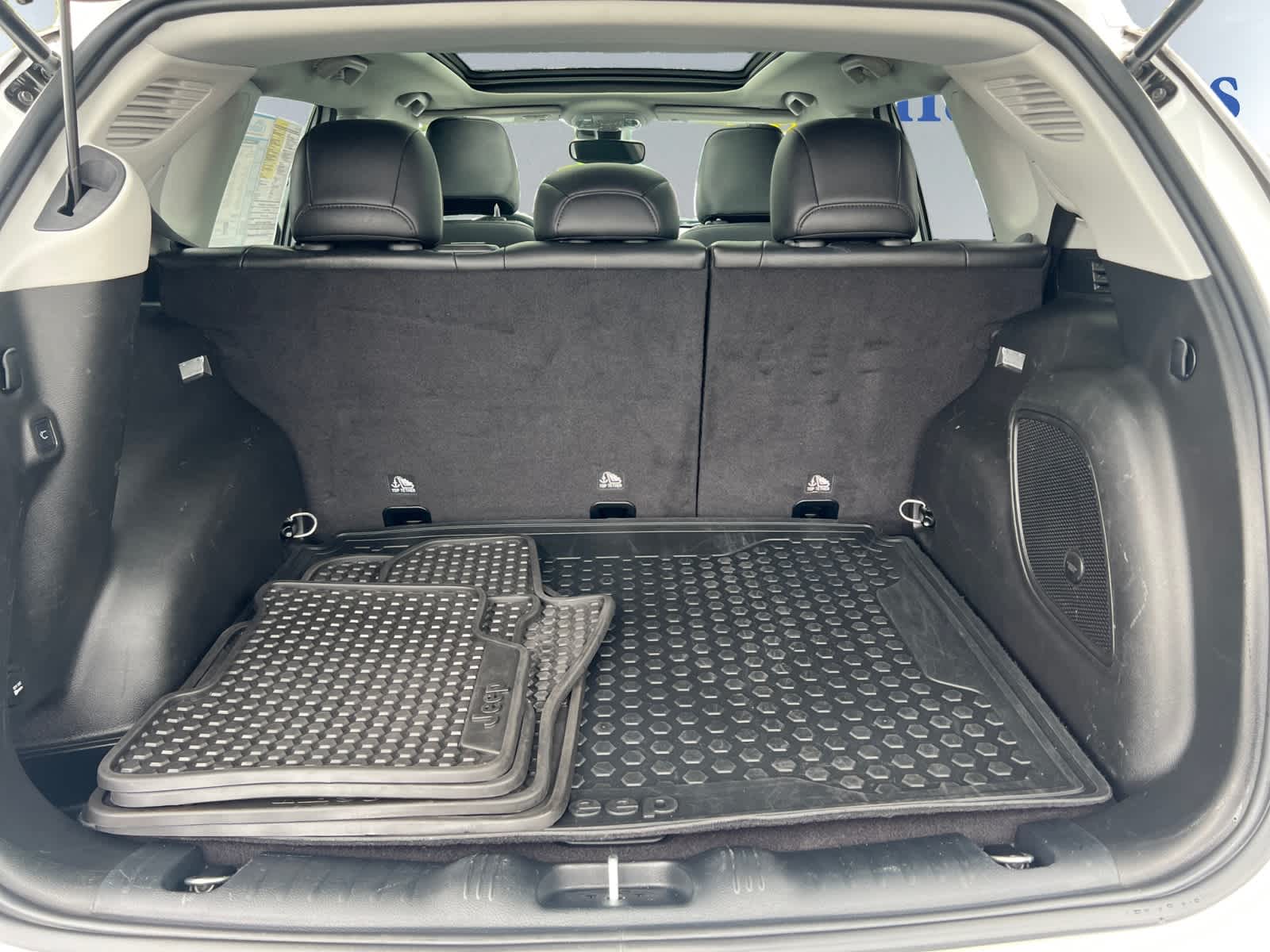 2022 Jeep Compass Latitude photo 3