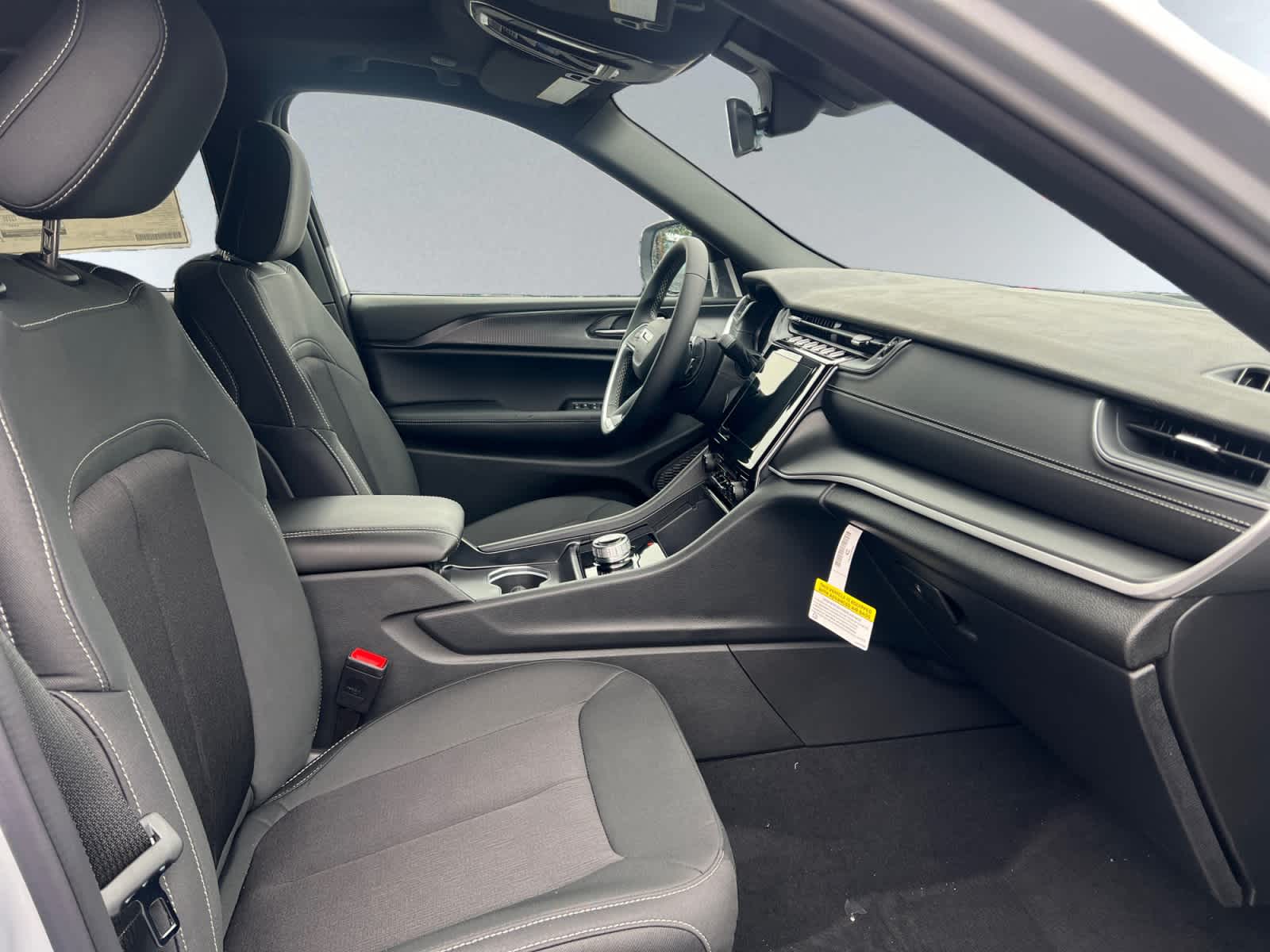 new 2025 Jeep Grand Cherokee car, priced at $39,575