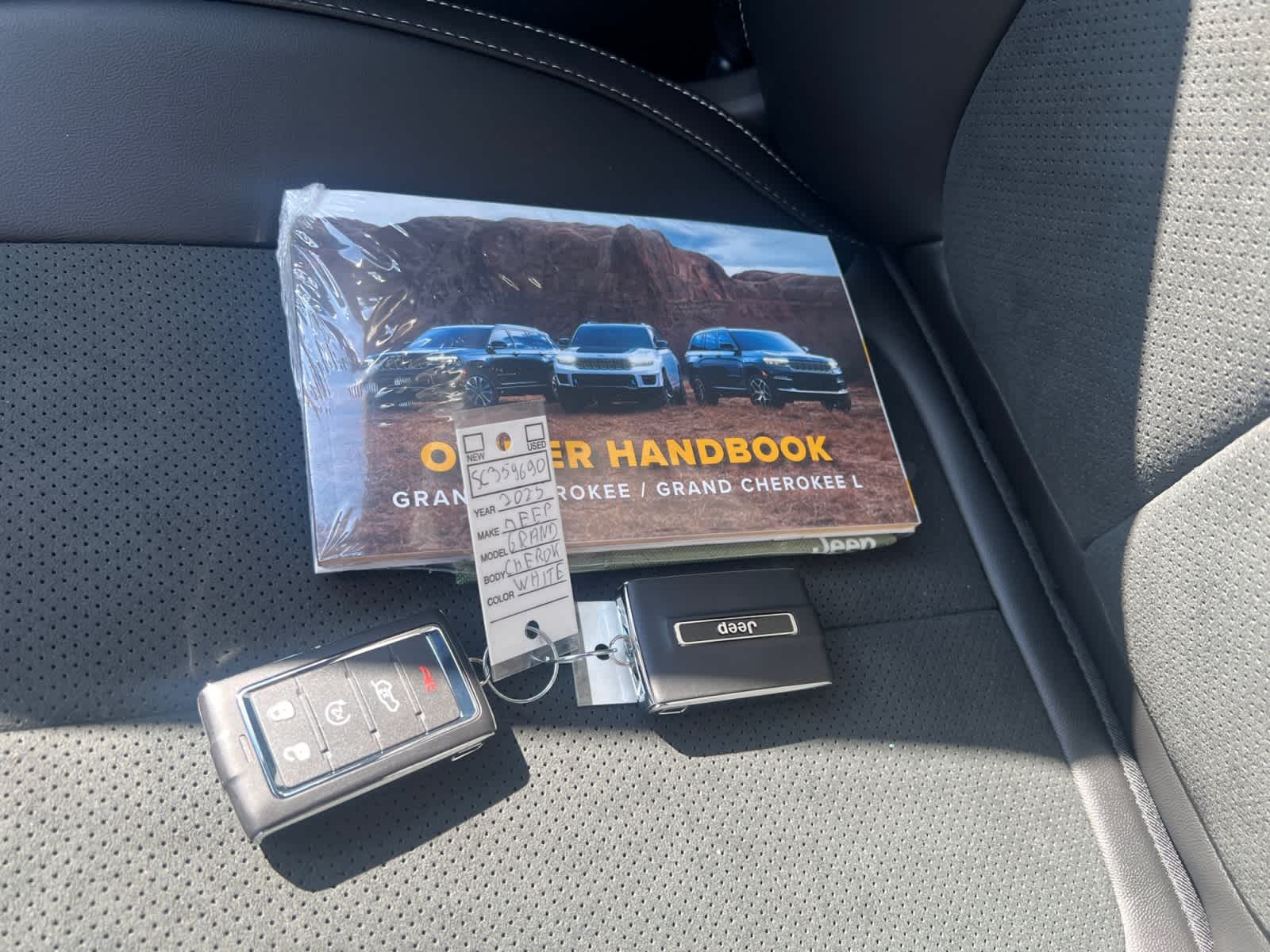 new 2025 Jeep Grand Cherokee car, priced at $45,175